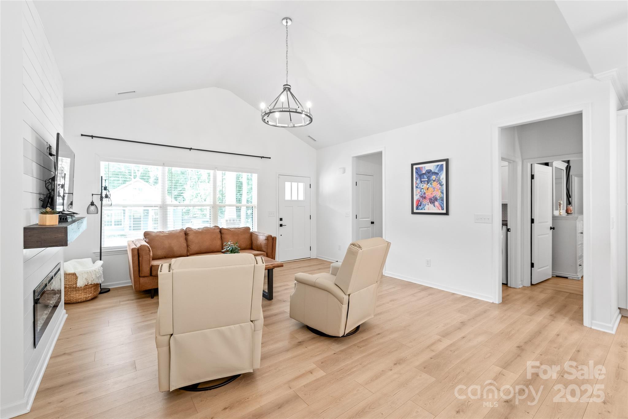 1212 Mason Way Property Photo 7