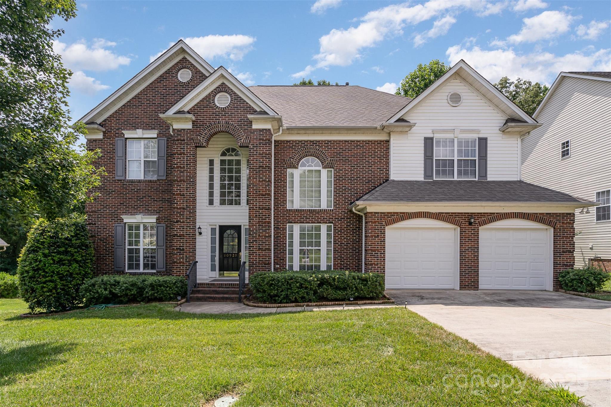 10929 Valley Spring Drive Property Photo 1