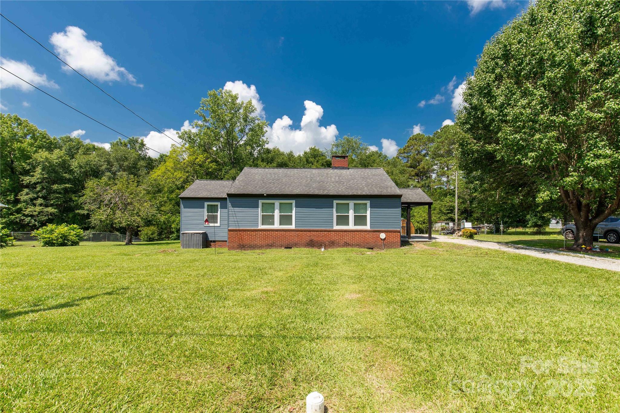 1658 Hillcrest Avenue Property Photo 1