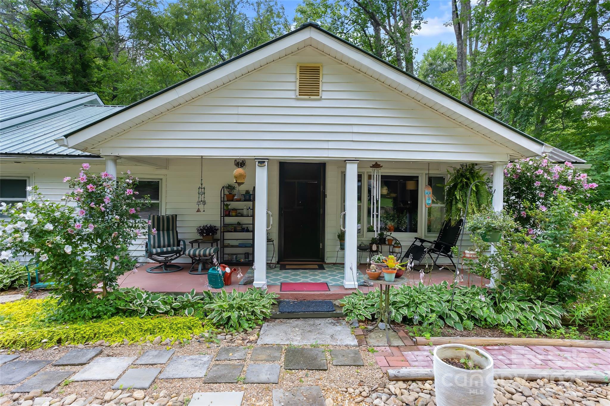 524 Clear Creek Road Property Photo 1