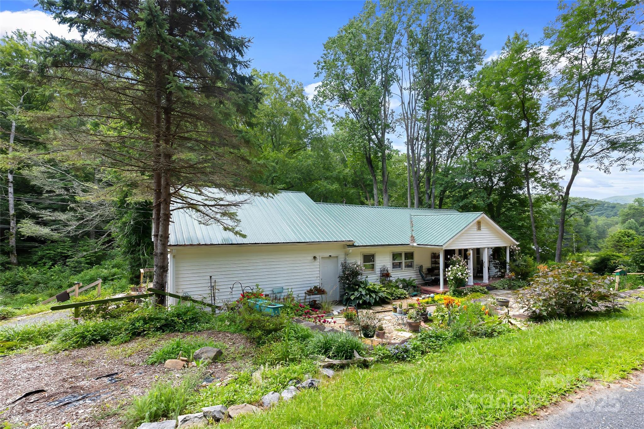 524 Clear Creek Road Property Photo 3