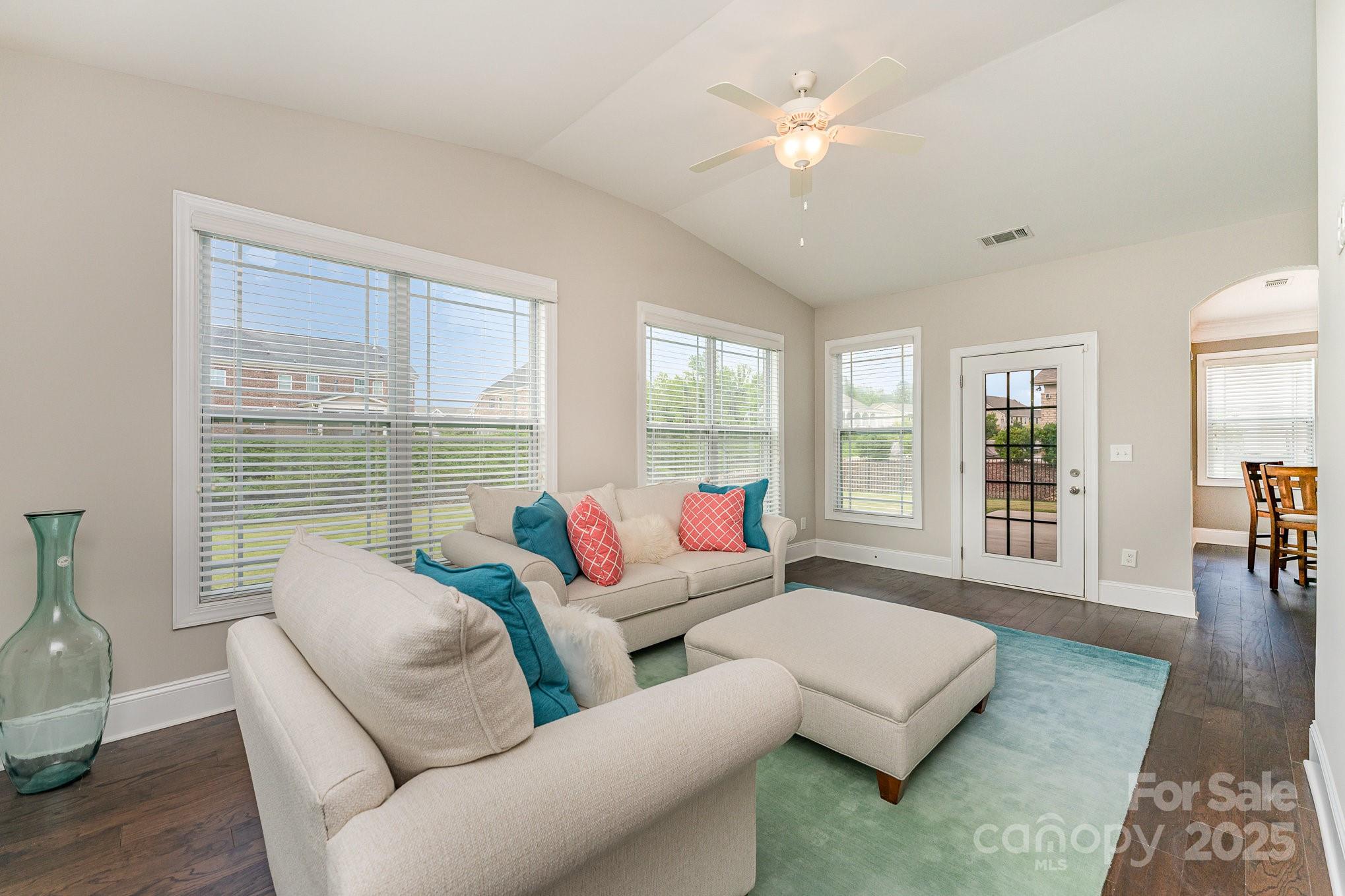 4332 Ireland Way Property Photo 16