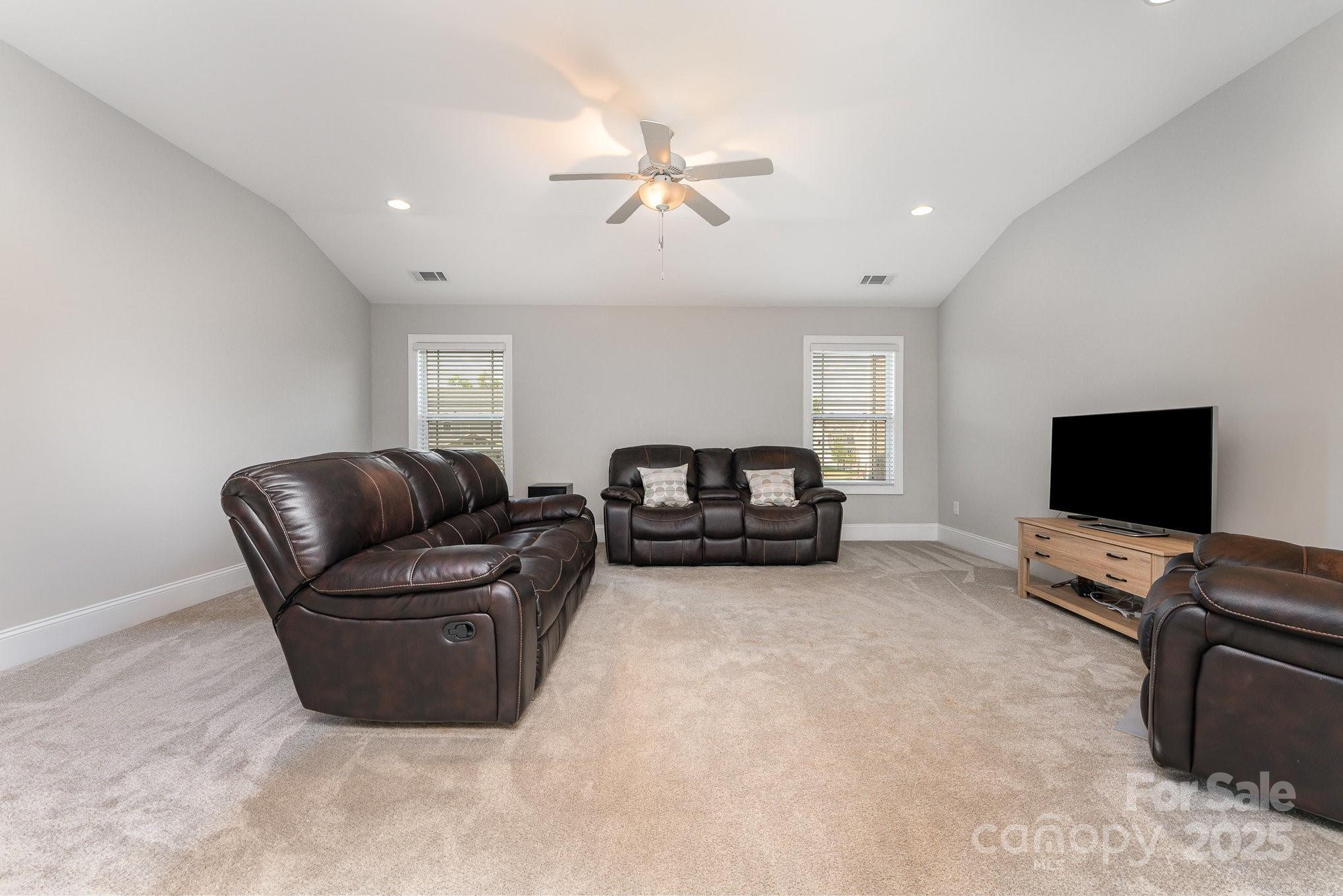 4332 Ireland Way Property Photo 33