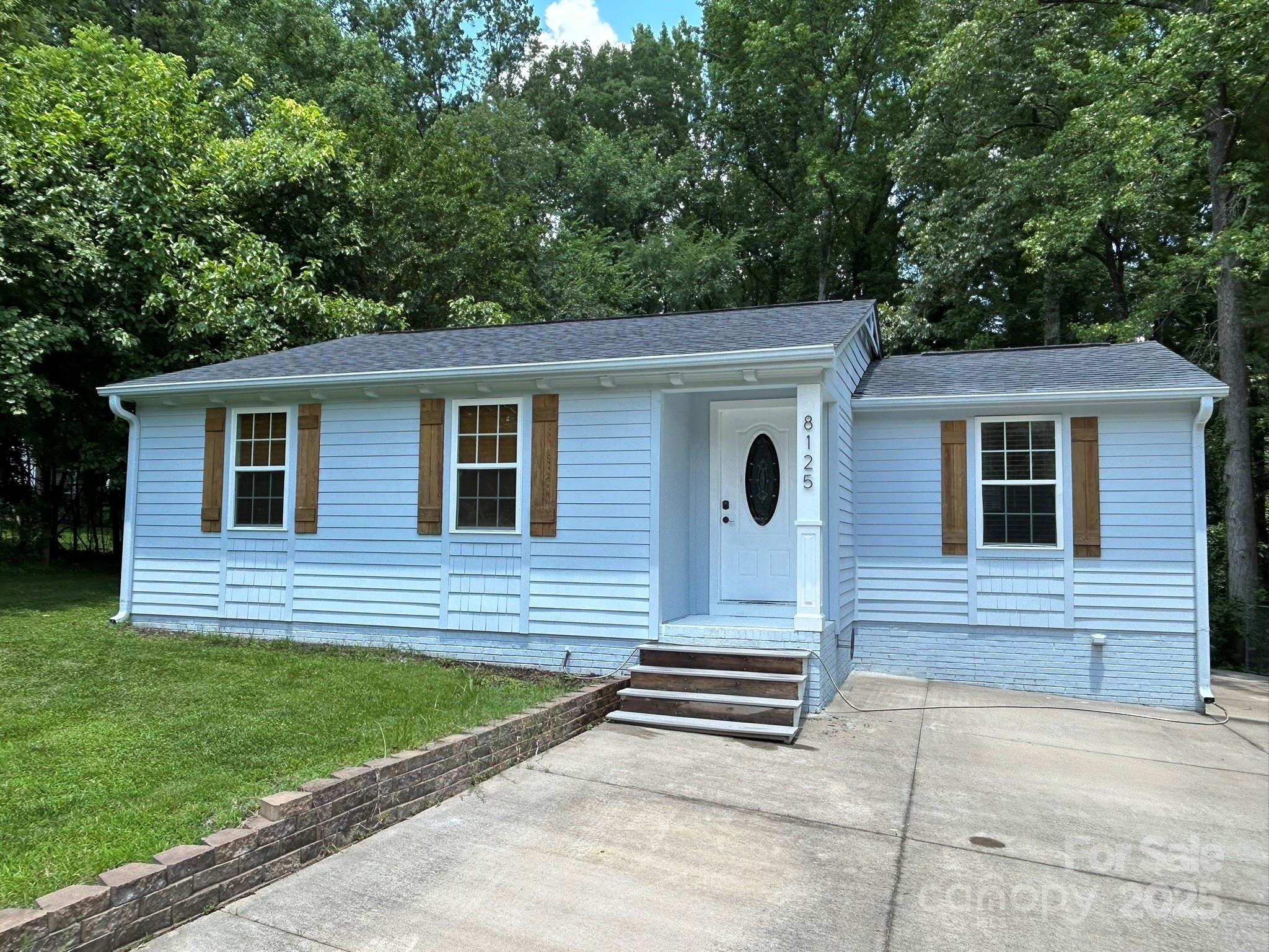 8125 Holly Hill Road Property Photo 1