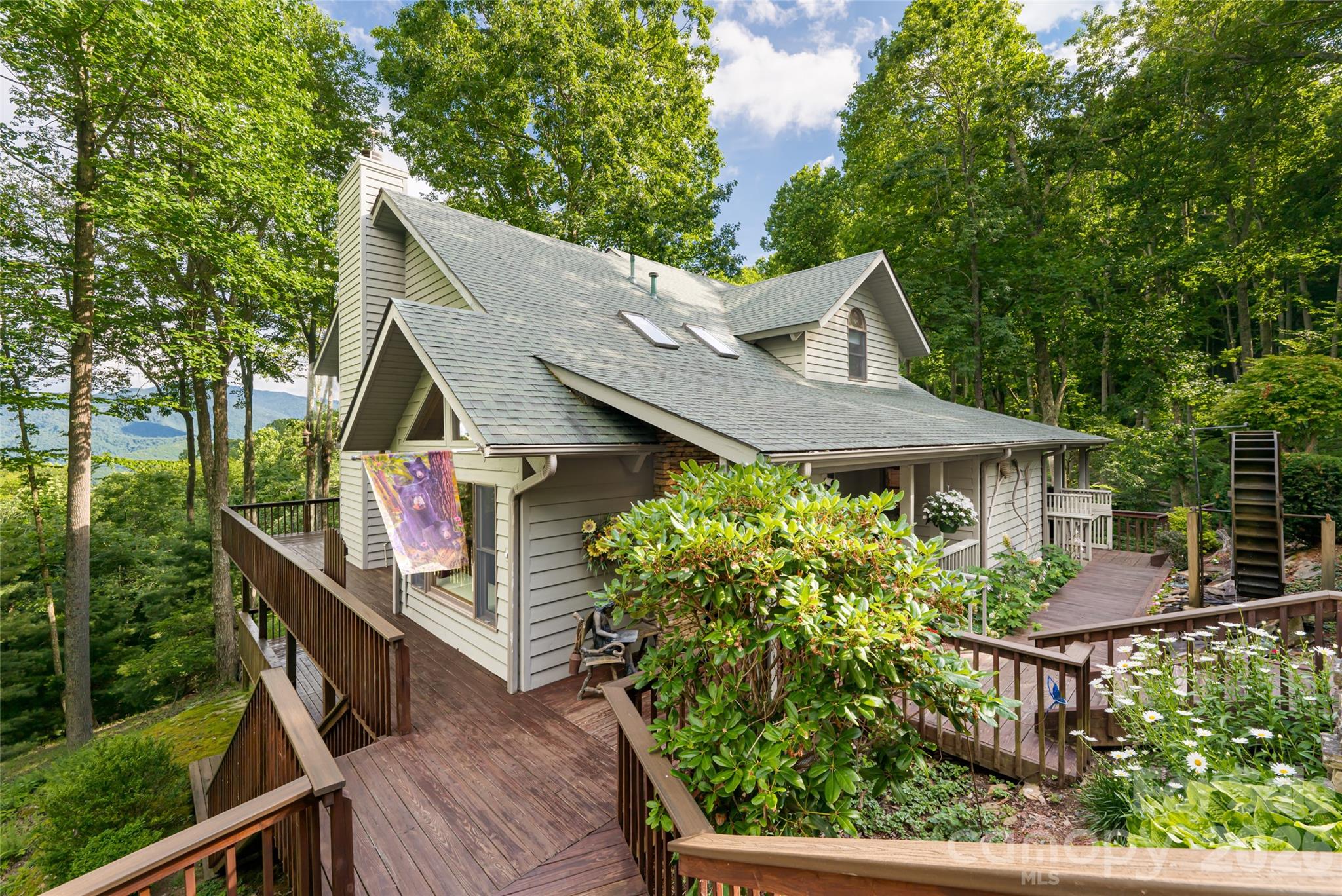 163 Tweetys Knoll Property Photo 5