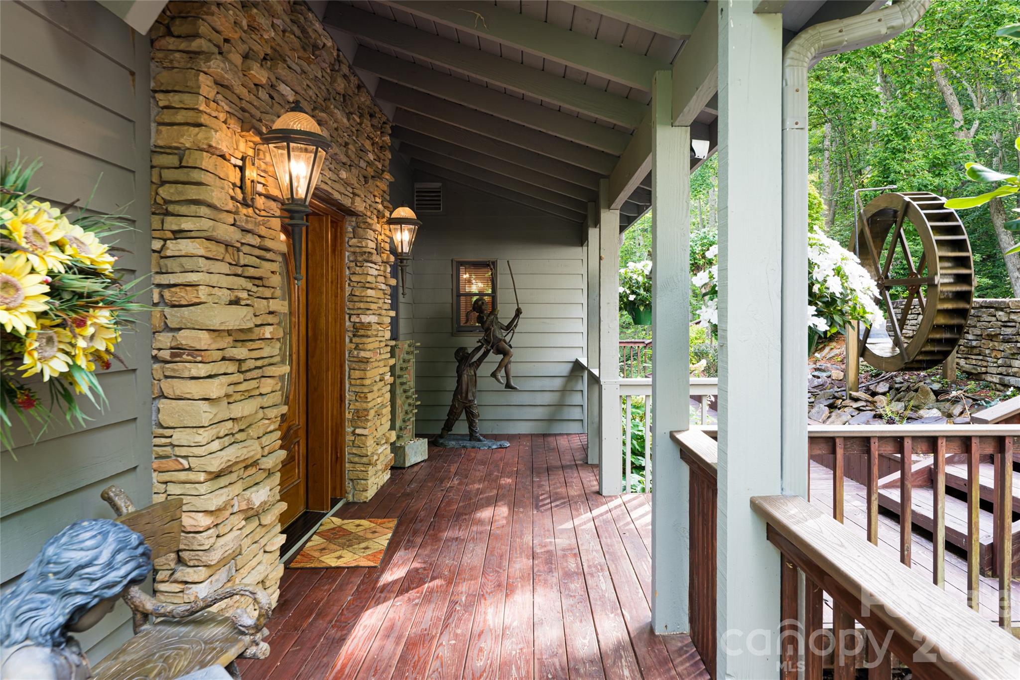 163 Tweetys Knoll Property Photo 9