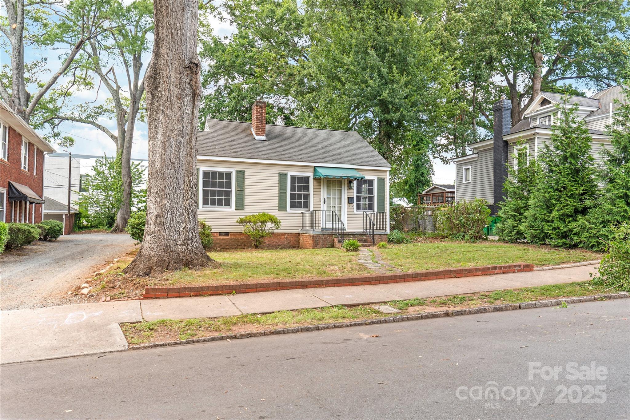 917 Sunnyside Avenue Property Photo 2