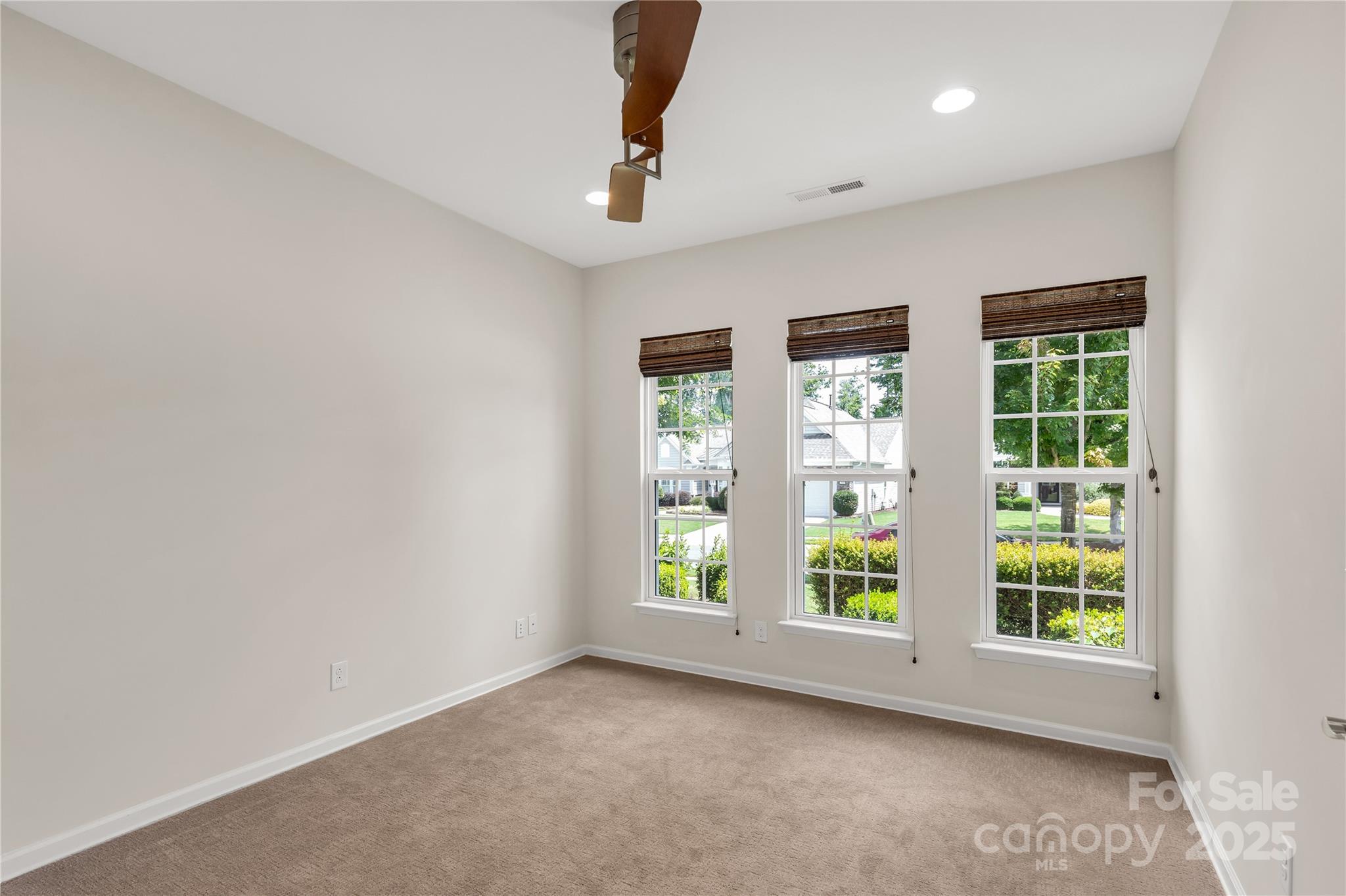 1079 Falling Leaf Street Property Photo 6