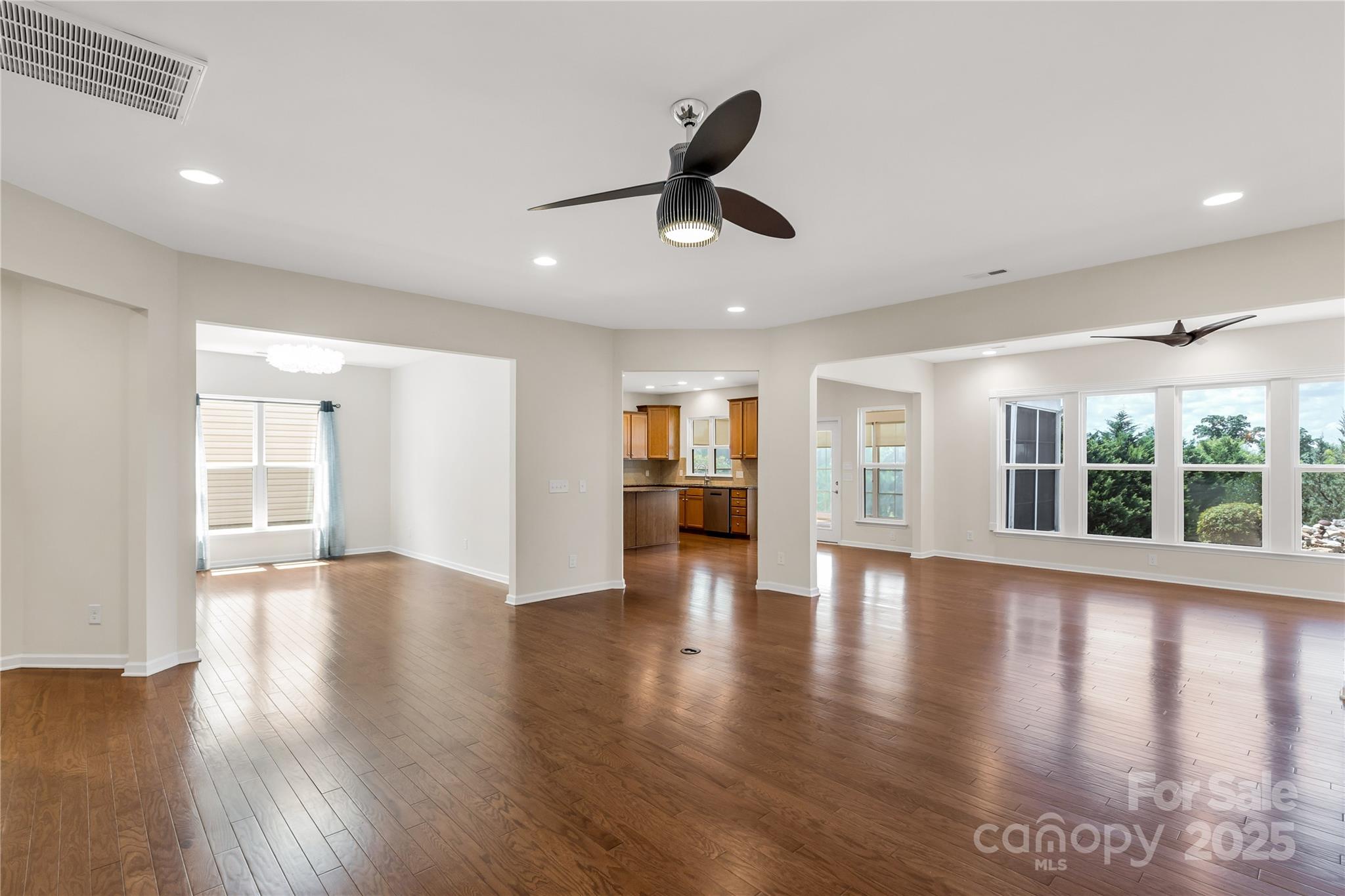 1079 Falling Leaf Street Property Photo 7