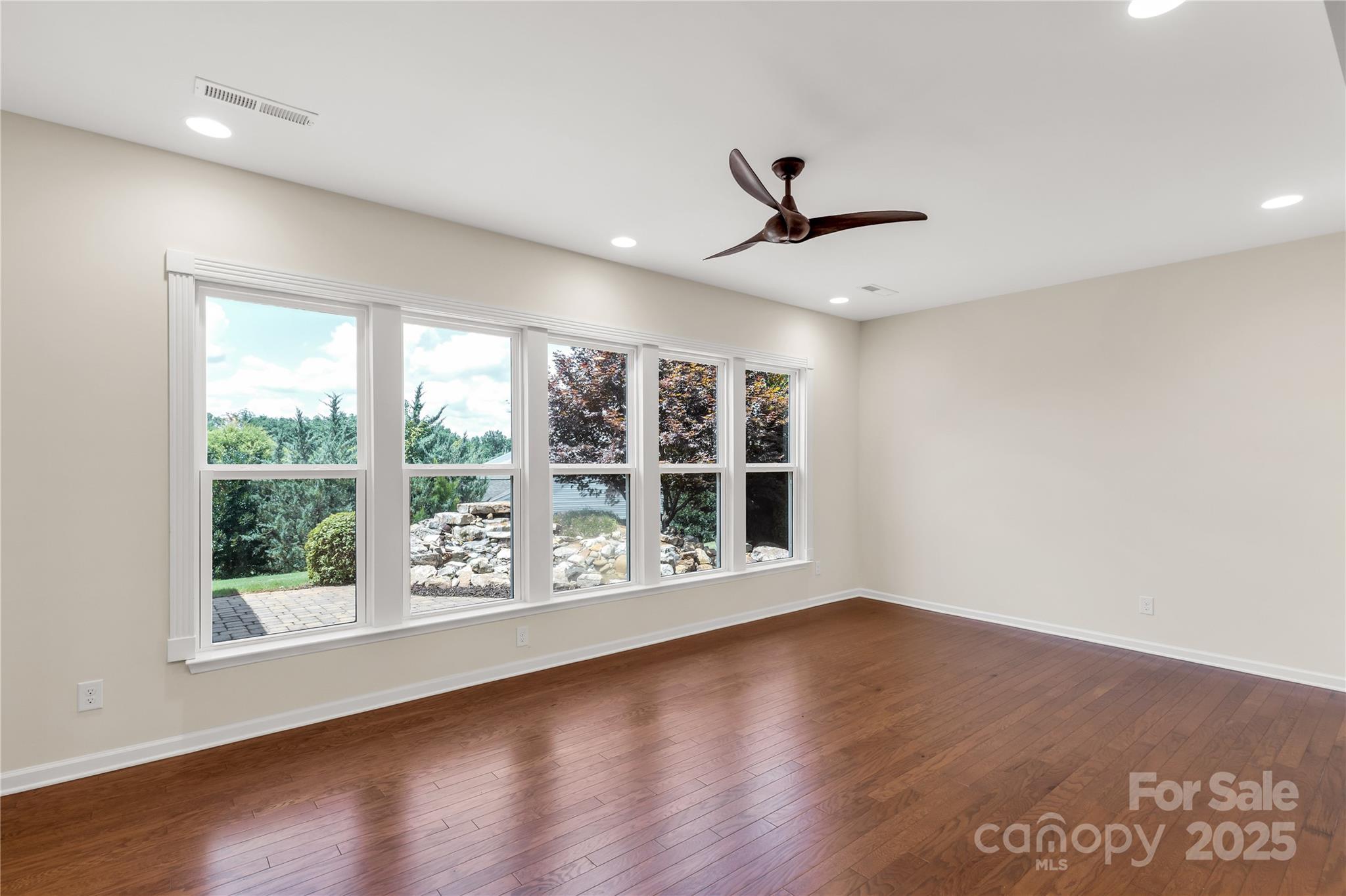 1079 Falling Leaf Street Property Photo 18