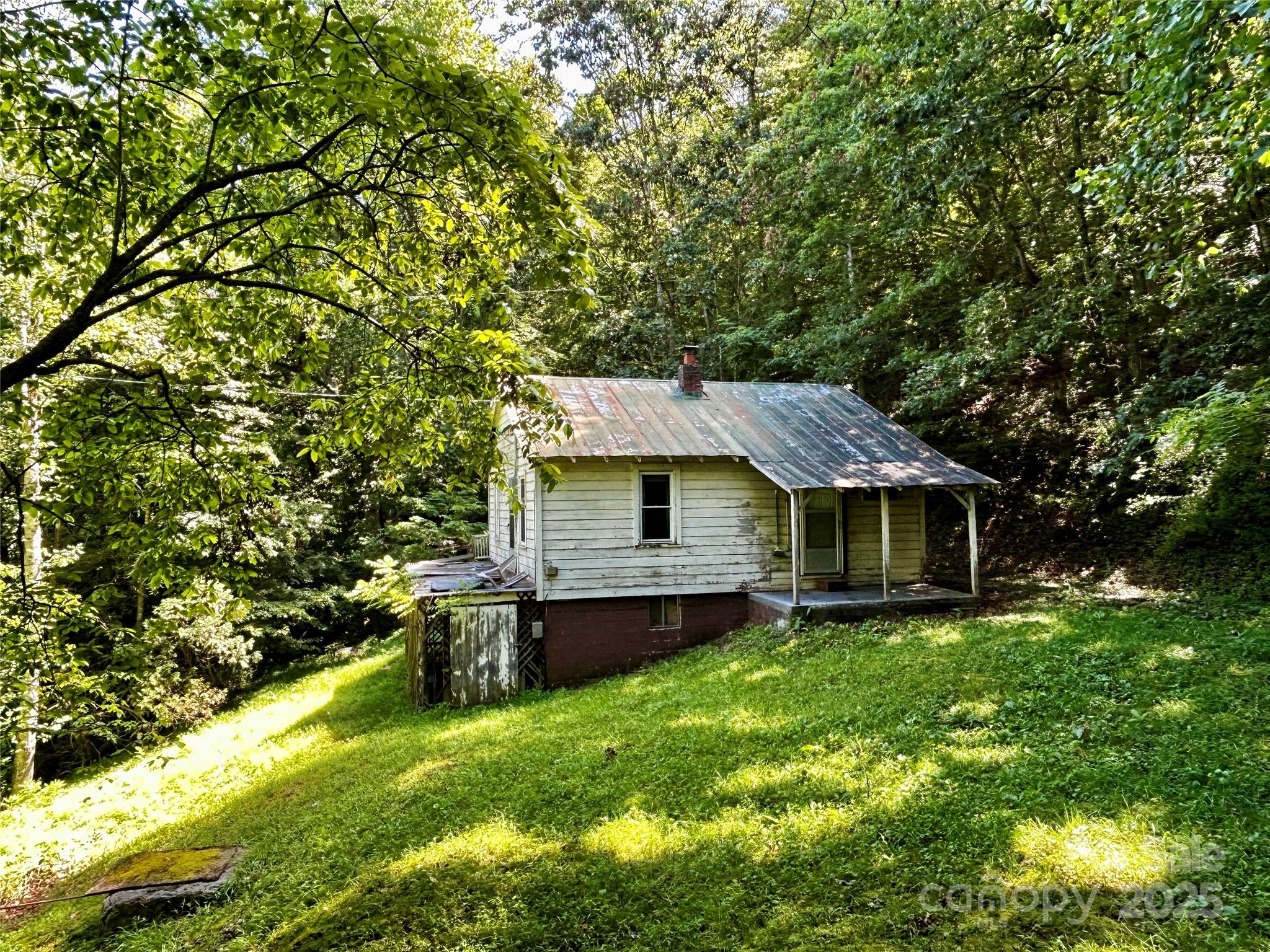 564 Upper Thomas Branch Road Property Photo 1