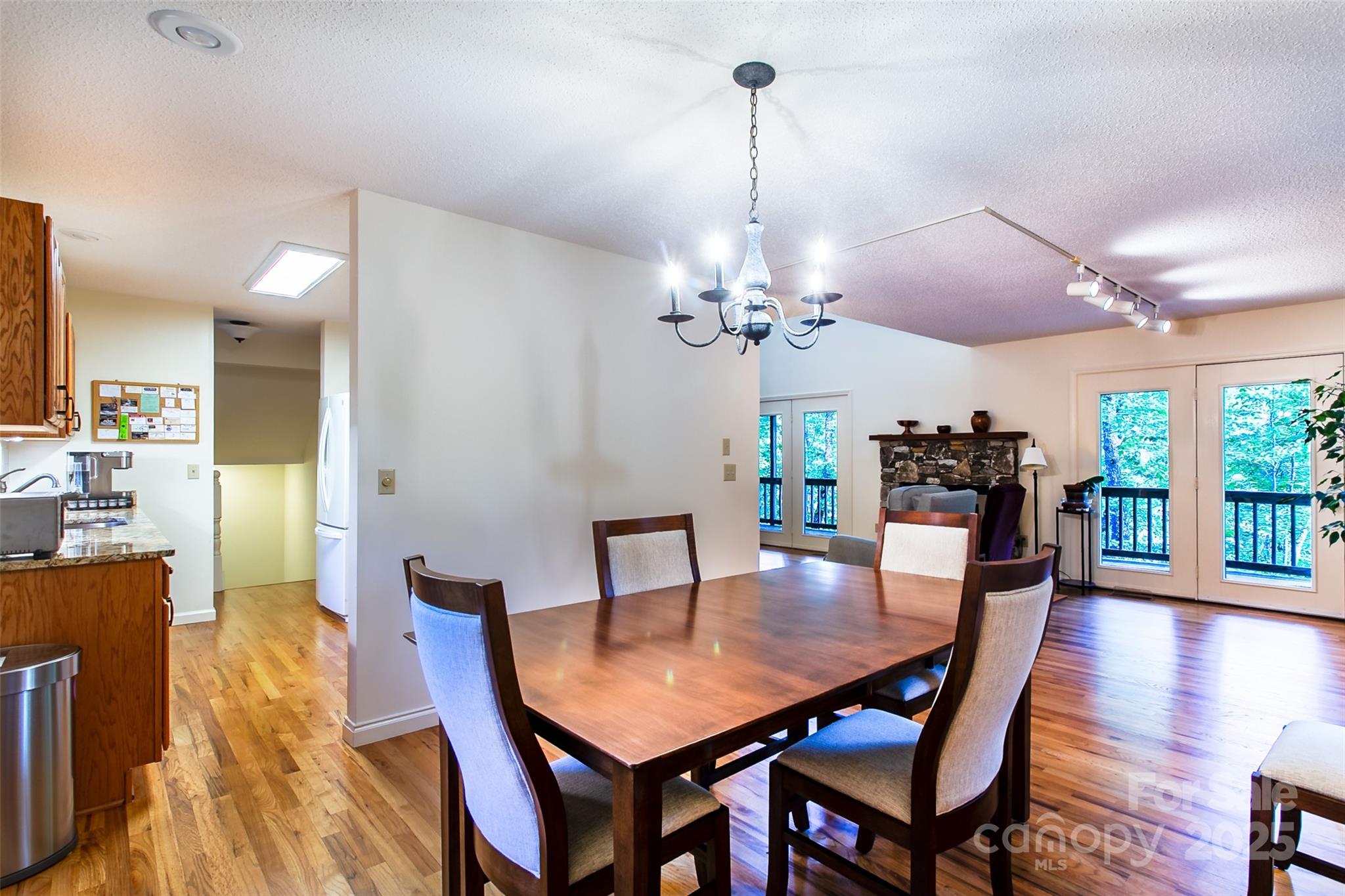 263 Ugedaliyvi Court Property Photo 7