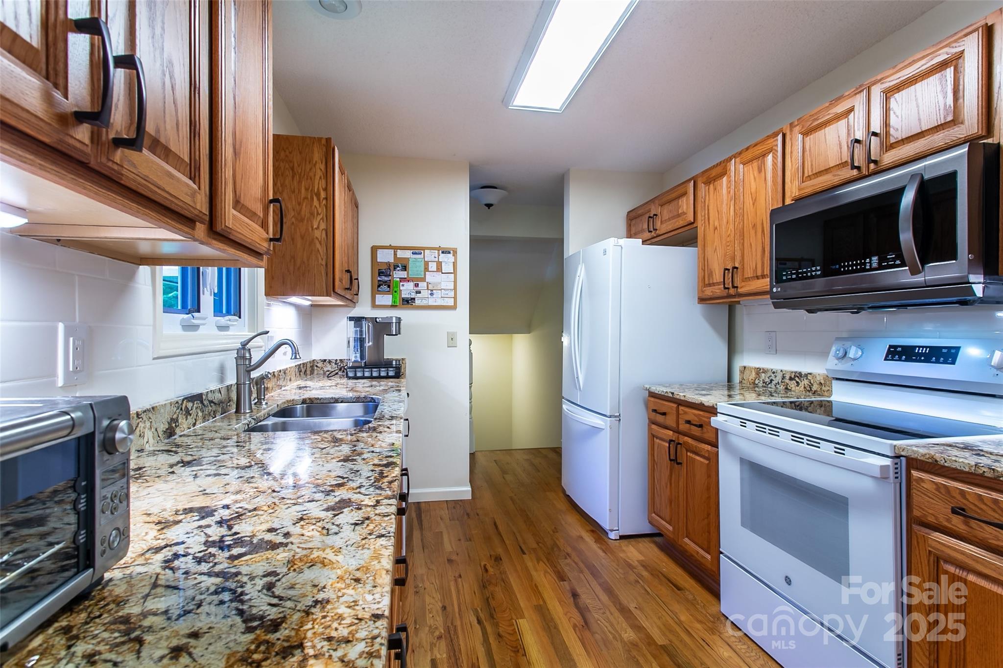 263 Ugedaliyvi Court Property Photo 8