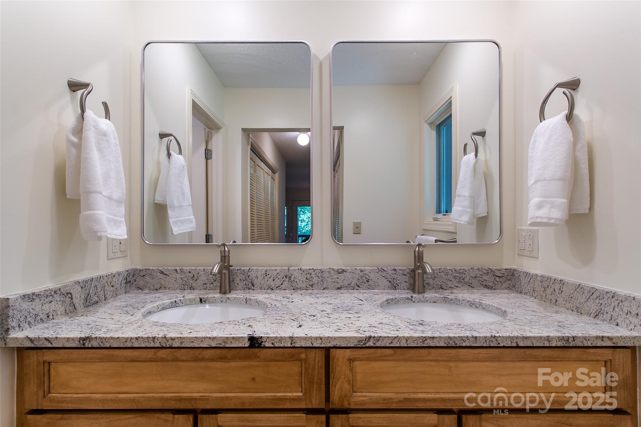263 Ugedaliyvi Court Property Photo 15