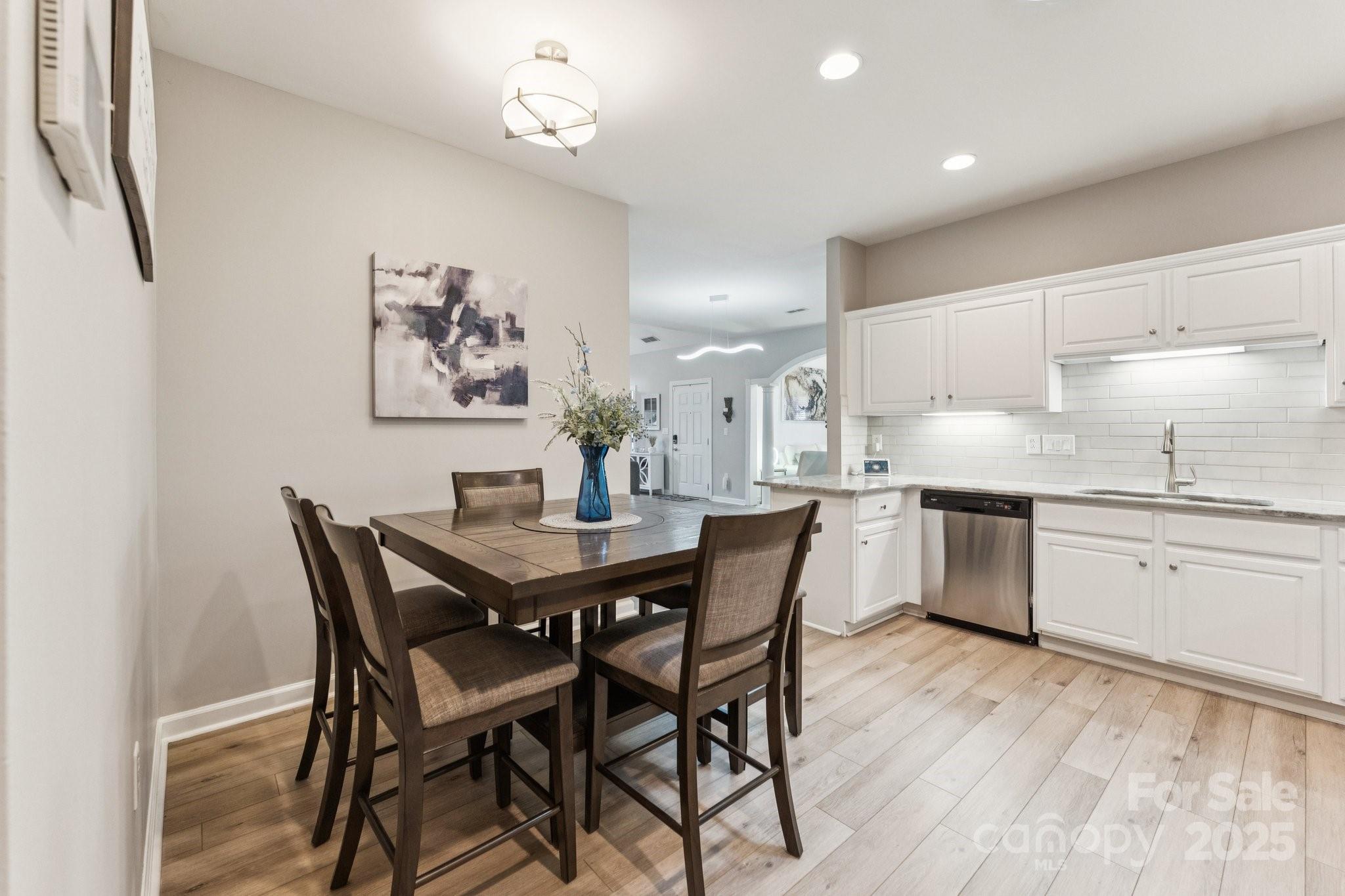 8533 Windsor Ridge Drive Property Photo 18