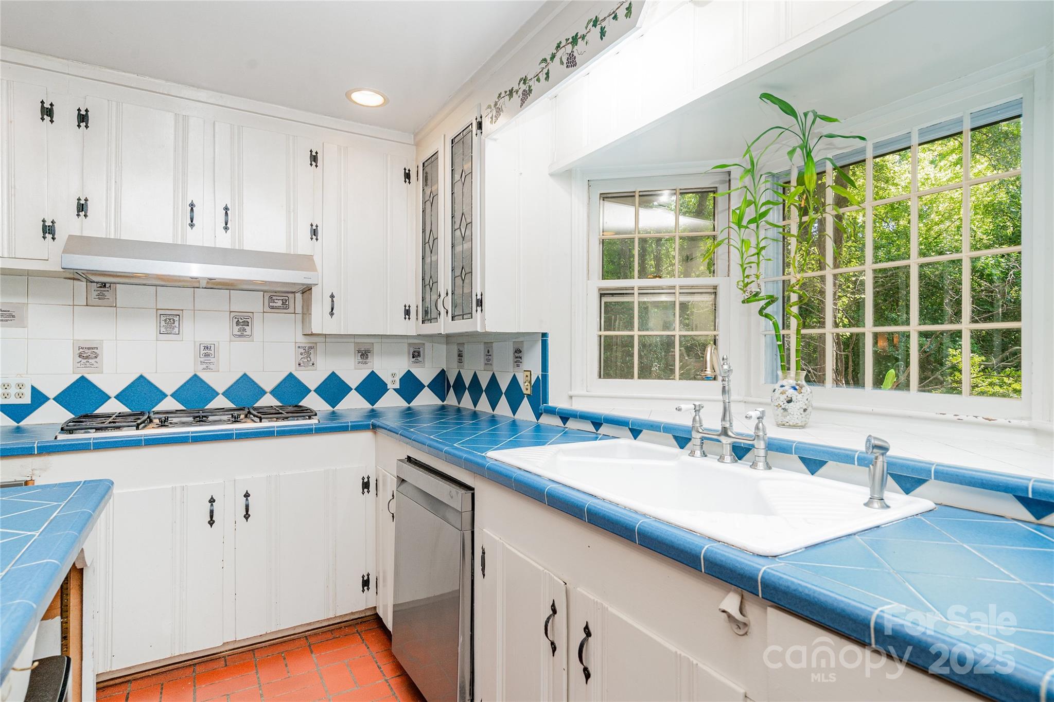 5811 Doncaster Drive Property Photo 10