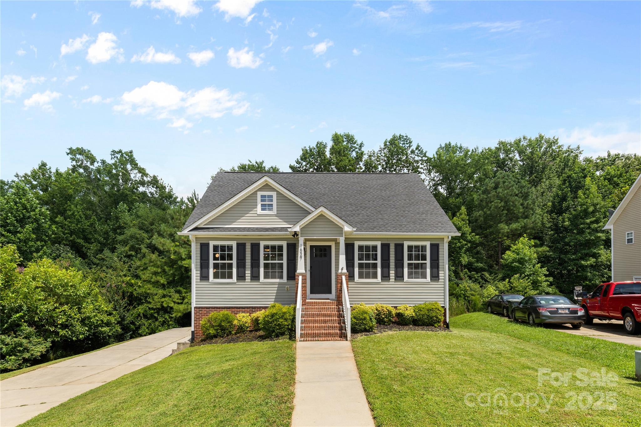 1527 Meadow Glen Lane Property Photo 1