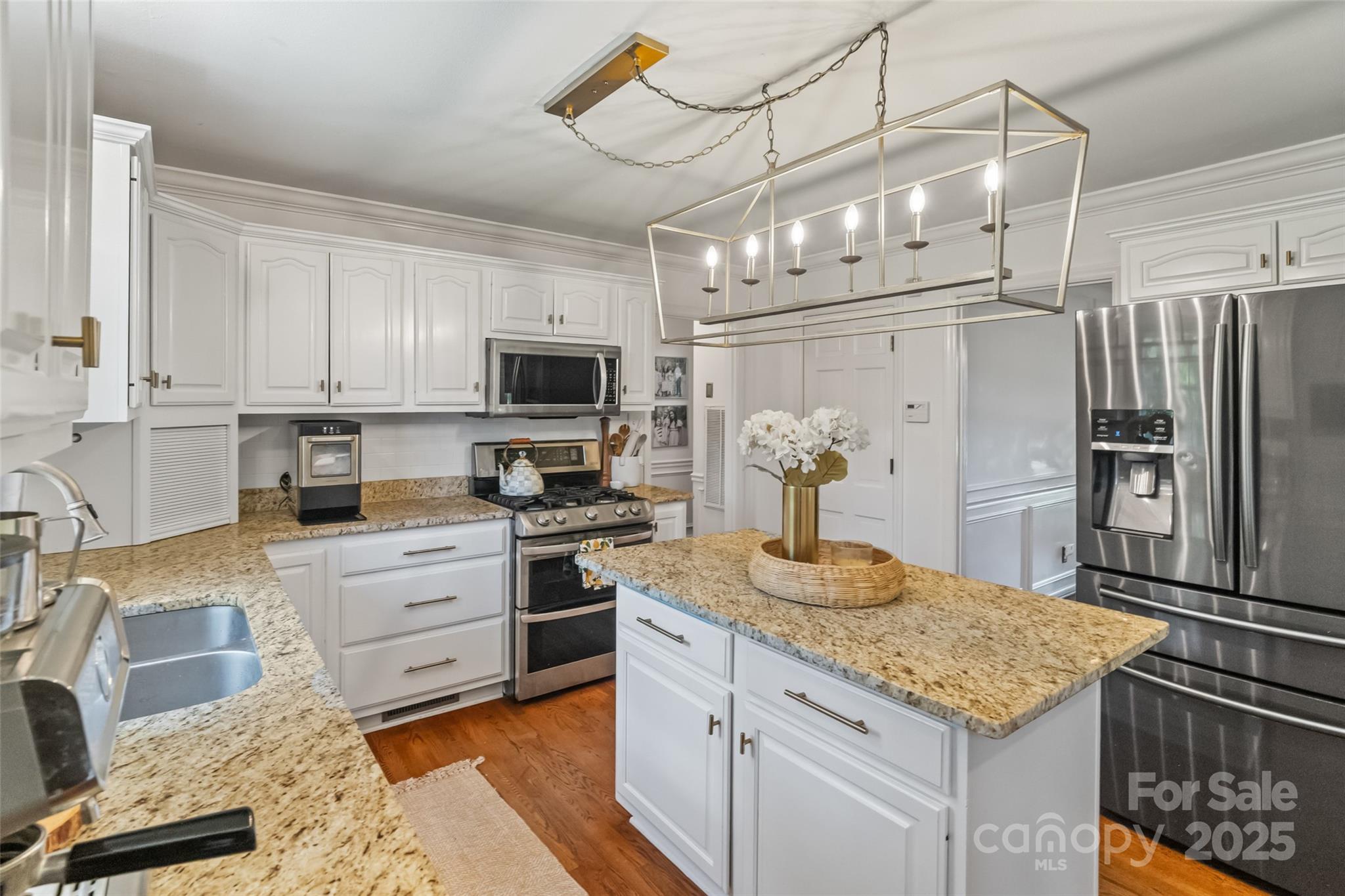 1545 Granville Road Property Photo 8