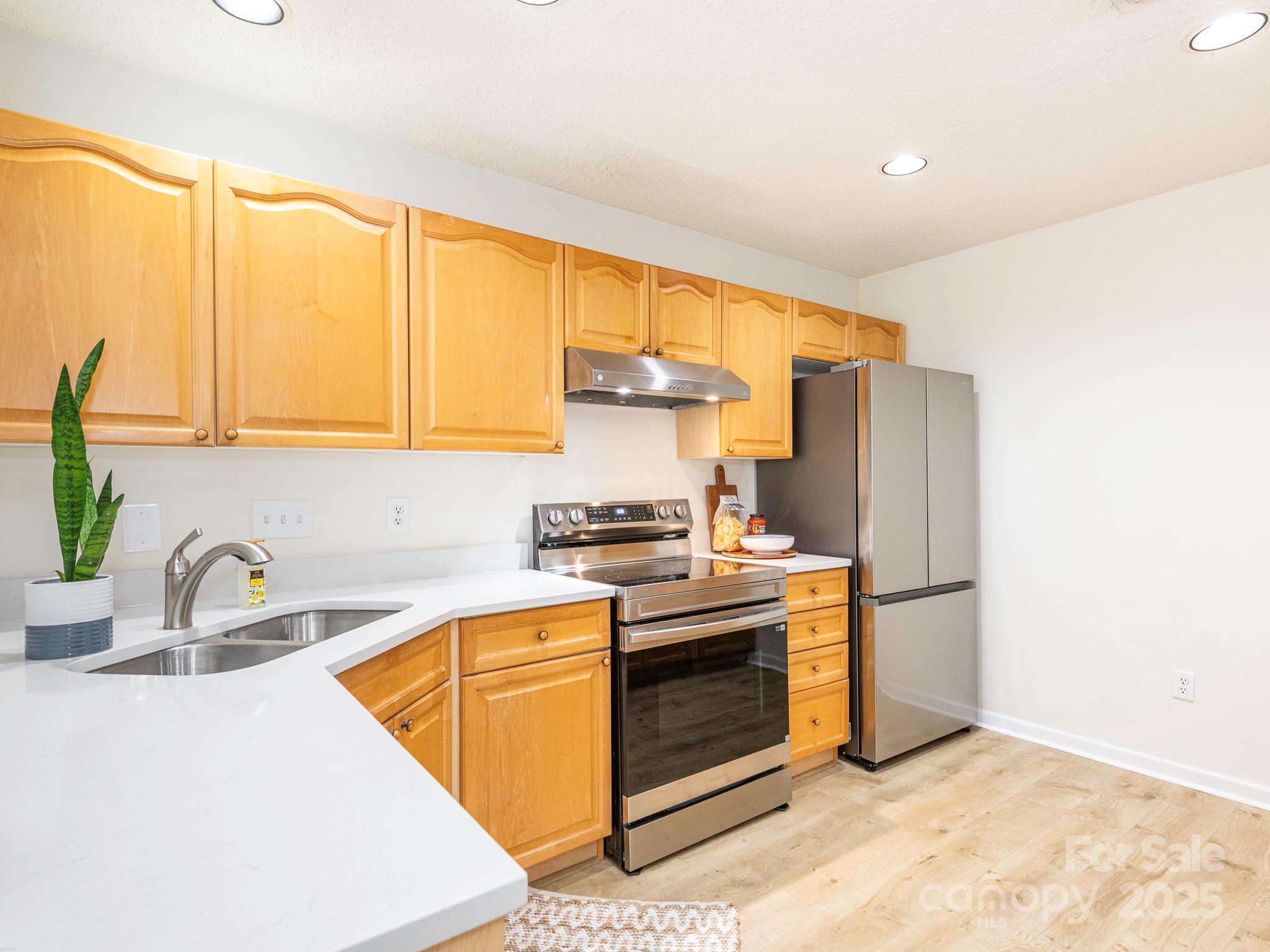 9327 Timothy Court Property Photo 2