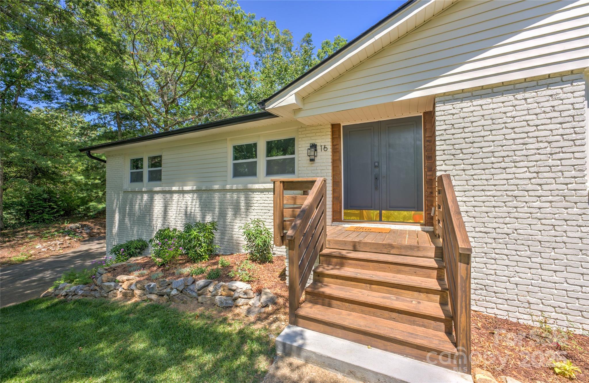 16 Graystone Road Property Photo 1