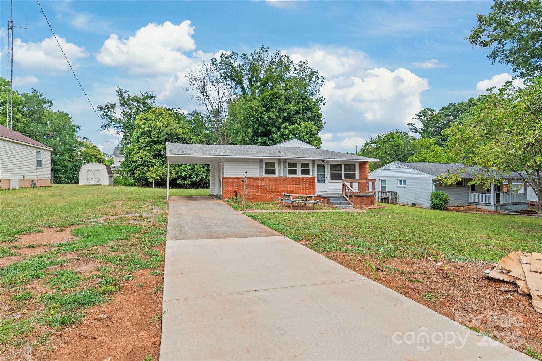 105 Willetta Drive Property Photo 1