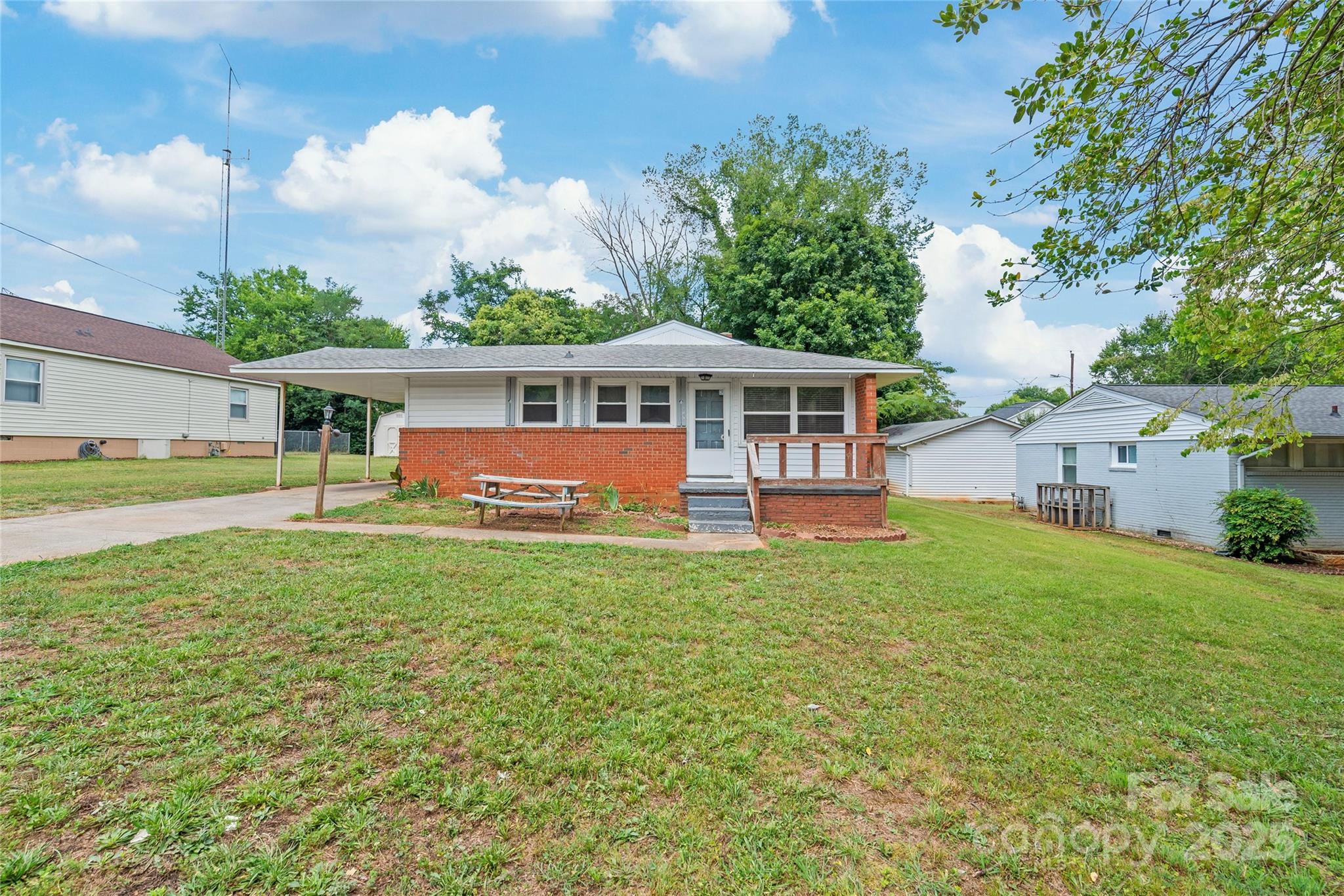 105 Willetta Drive Property Photo 2