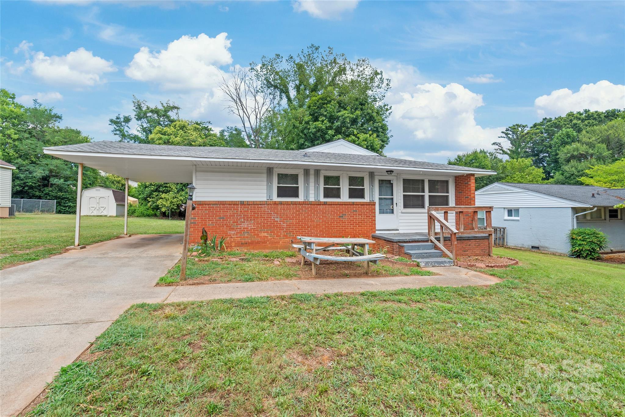 105 Willetta Drive Property Photo 3