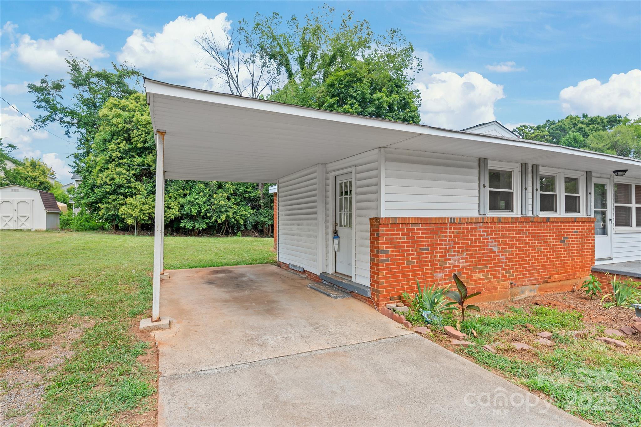 105 Willetta Drive Property Photo 4