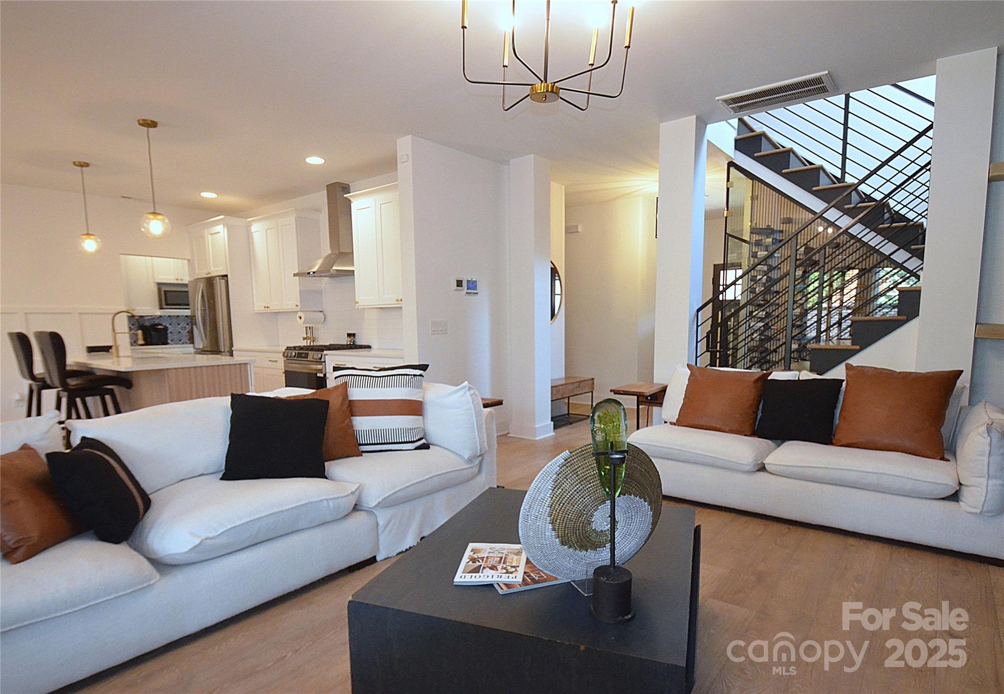 651 Tennyson Drive Property Photo 10