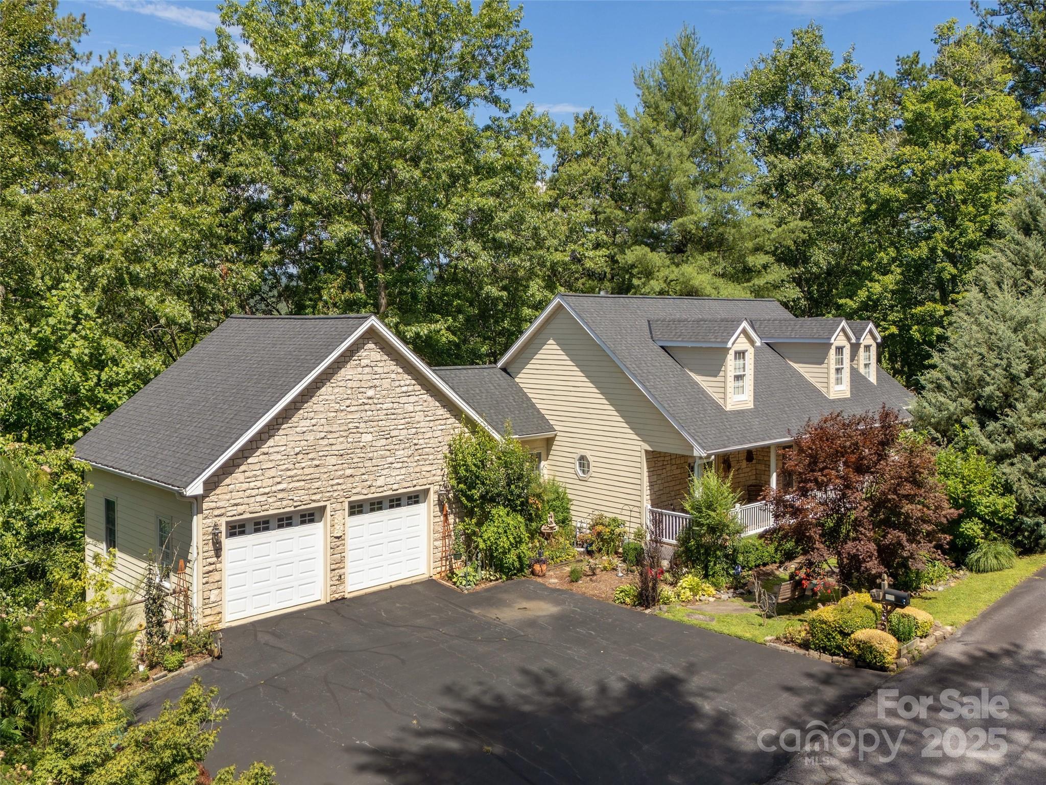 365 Jonathan Creek Drive Property Photo 1