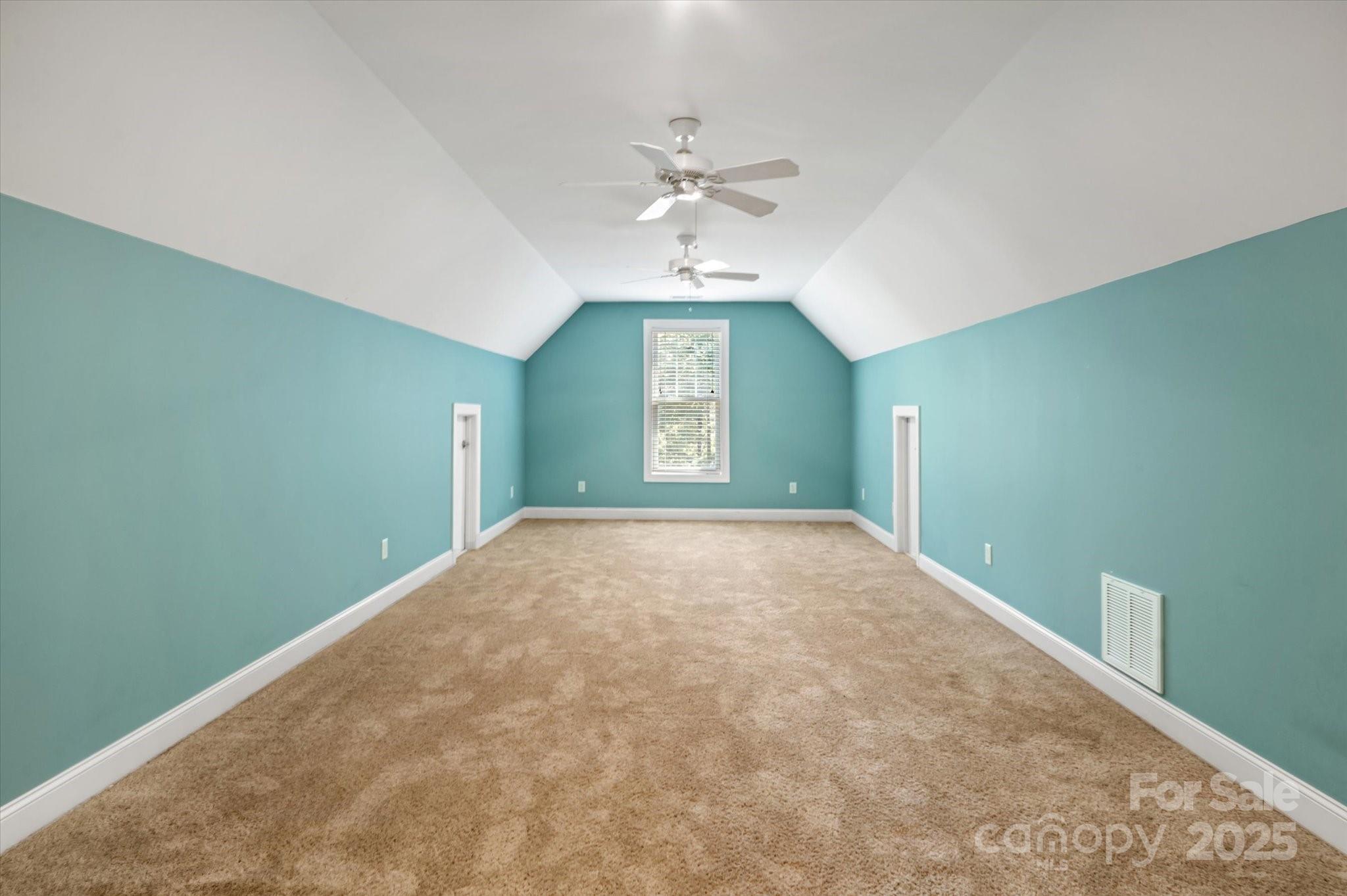 209 Duncan Estate Drive Property Photo 26