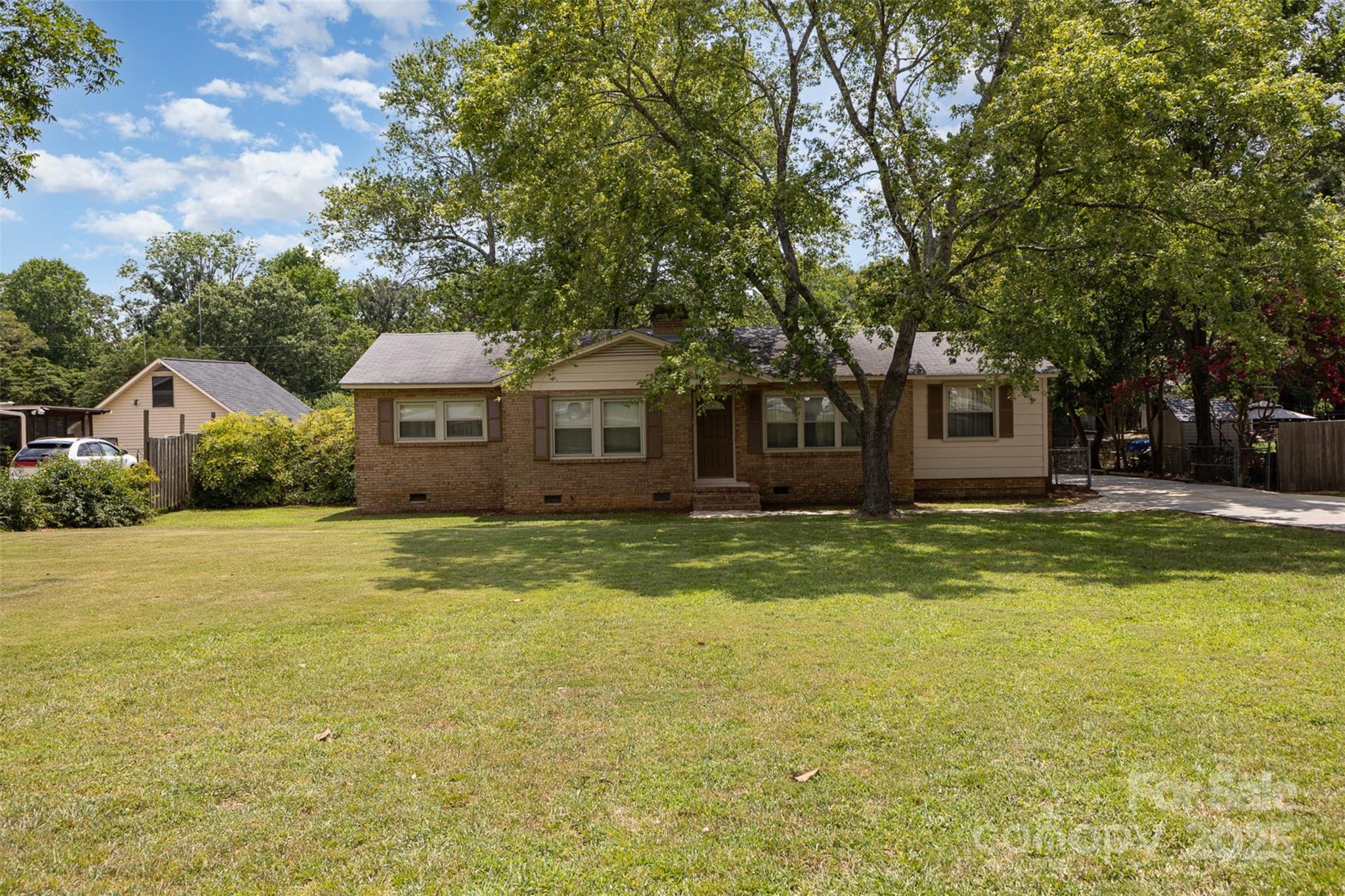 754 Cambridge Circle Property Photo 1