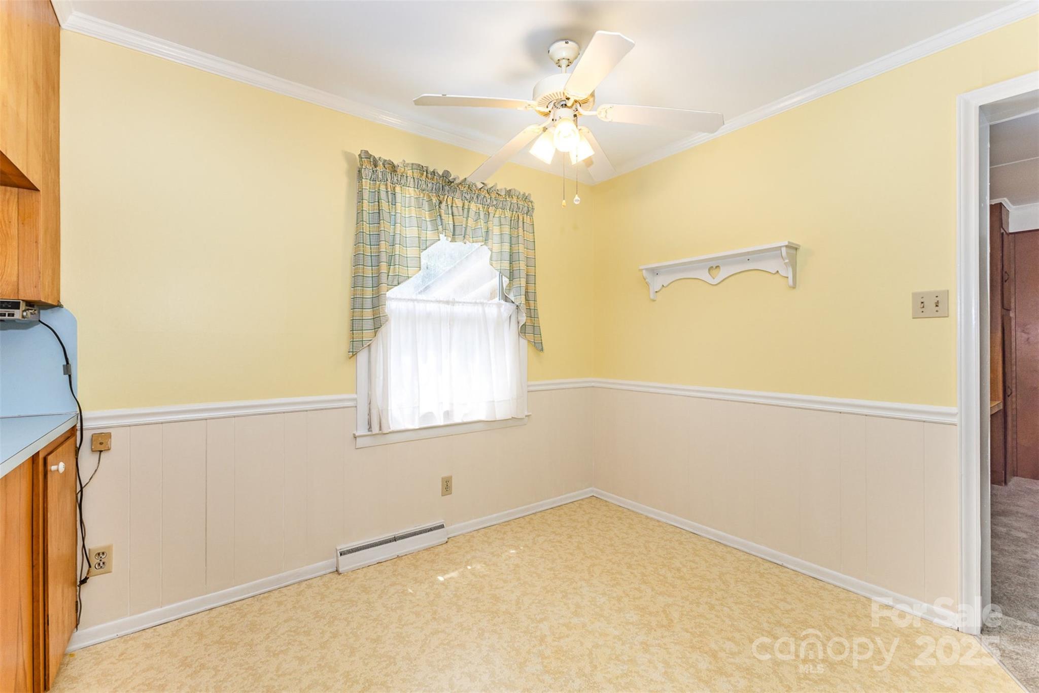 754 Cambridge Circle Property Photo 6