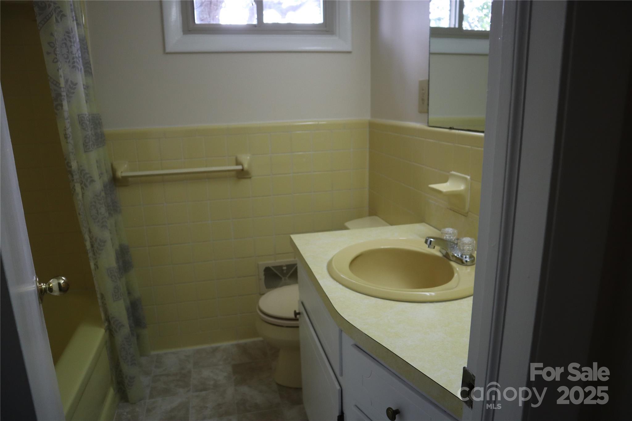 754 Cambridge Circle Property Photo 14