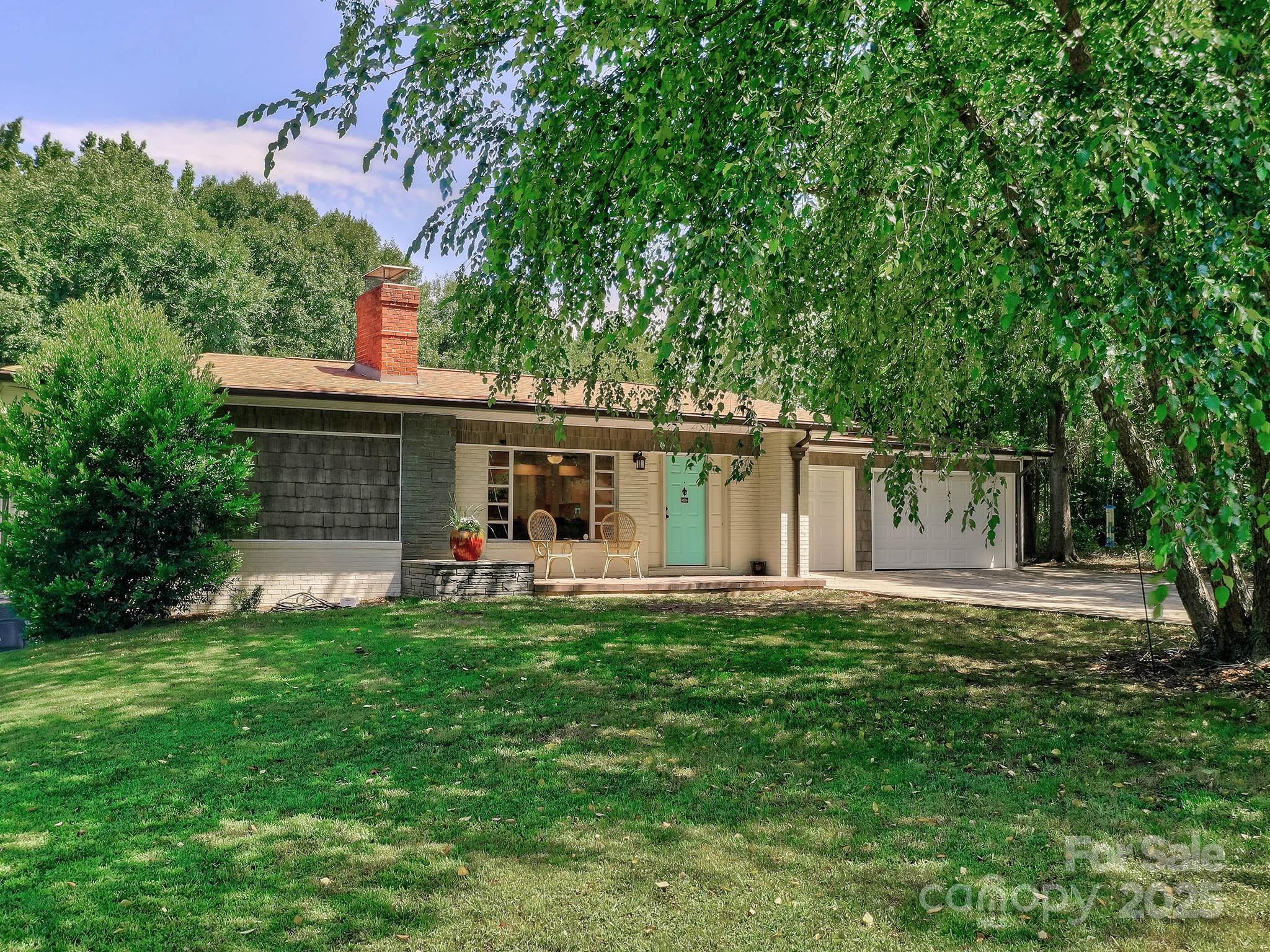 228 Parkwood Drive Property Photo 1