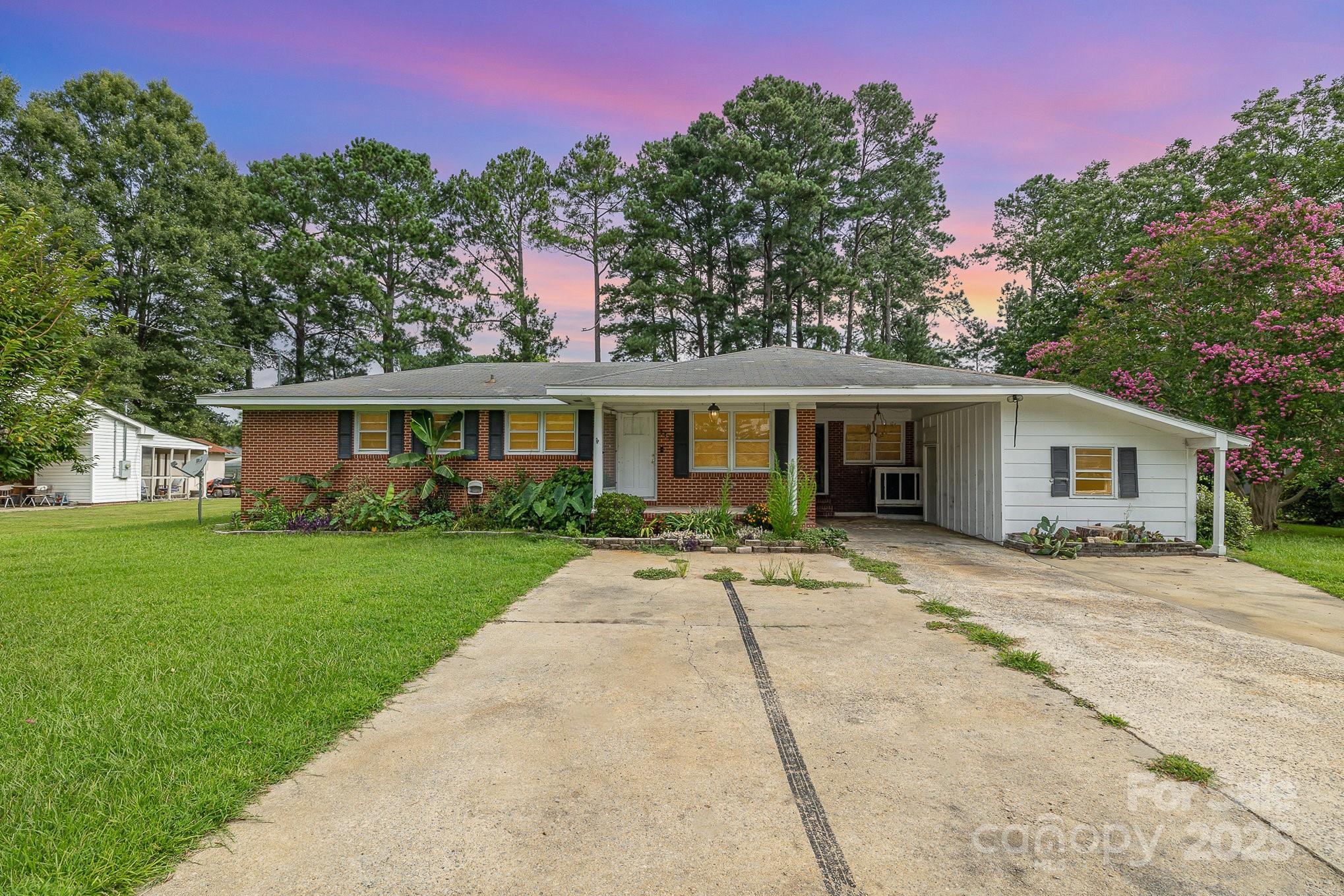112 Whitley Drive Property Photo 1