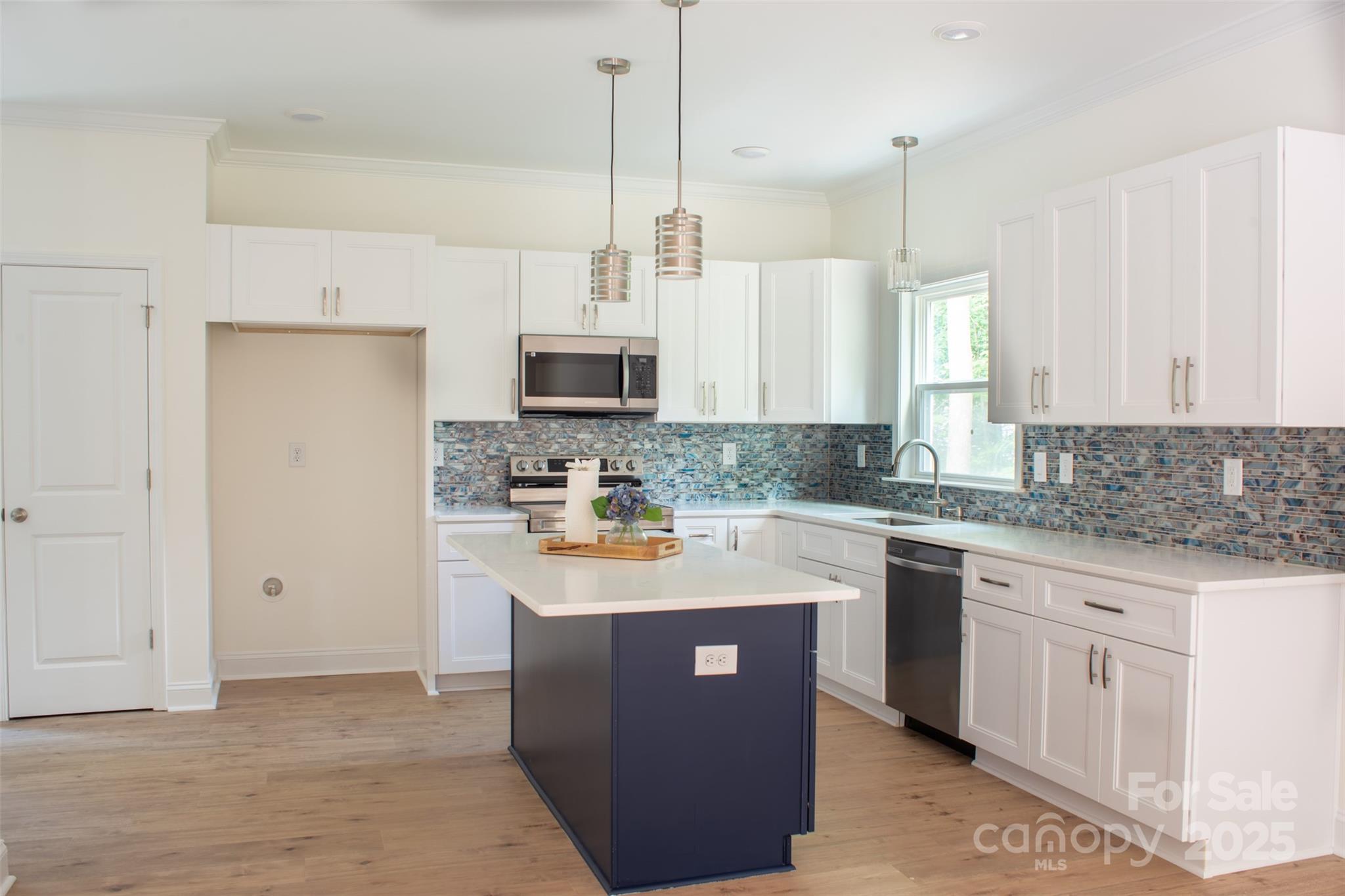 13715 Circle Drive Property Photo 5