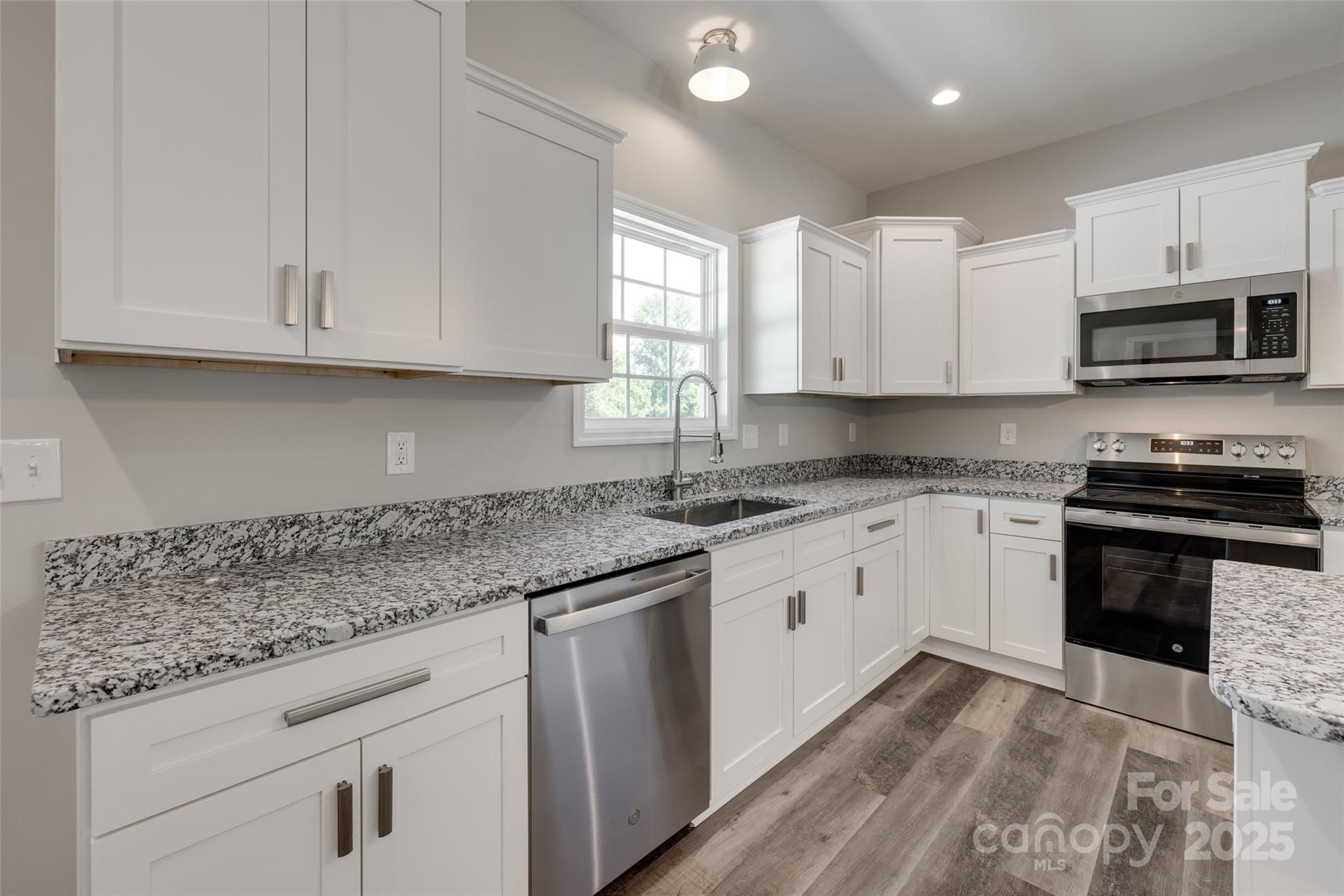 304 East Street Property Photo 5