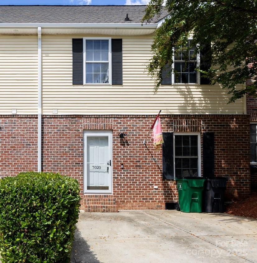 7020 Walnut Ridge Court Property Photo 4