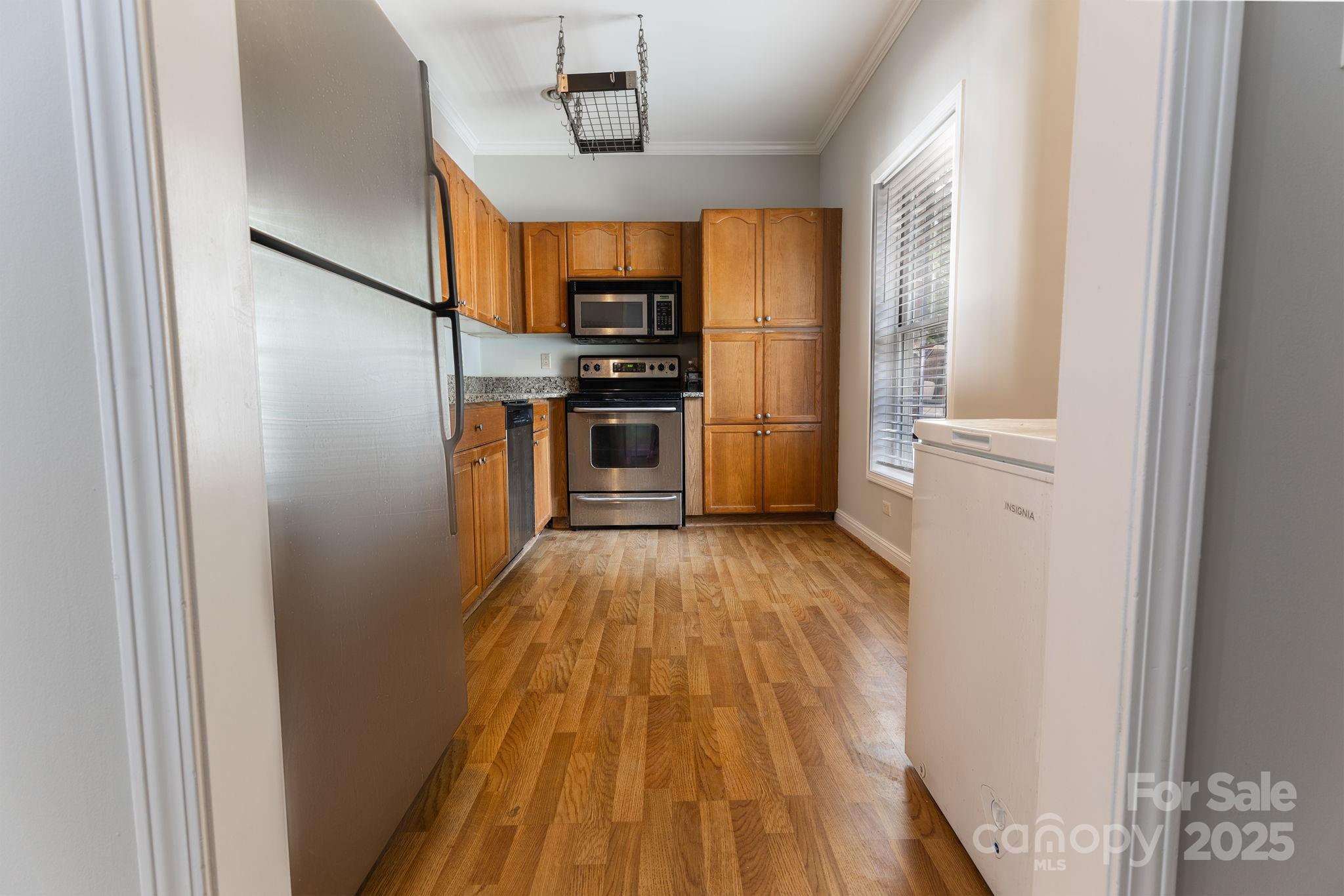 7020 Walnut Ridge Court Property Photo 6