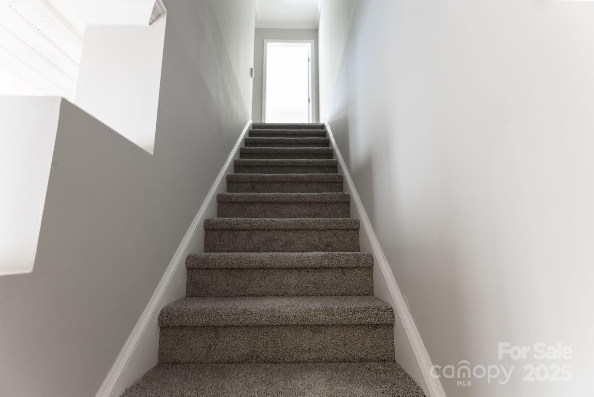 7020 Walnut Ridge Court Property Photo 12