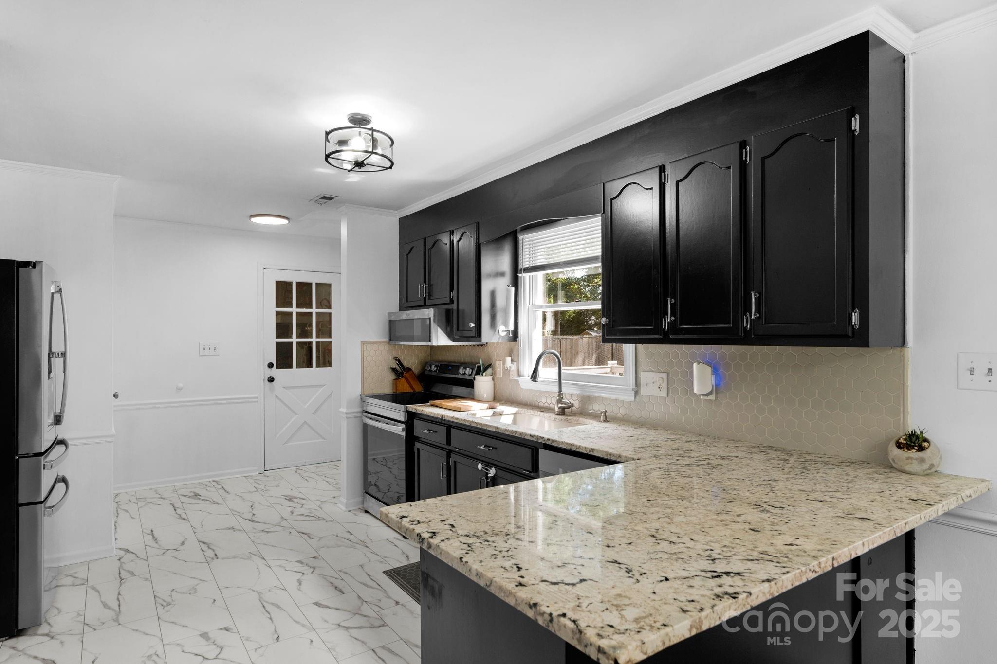 3619 Baywoods Court Property Photo 7