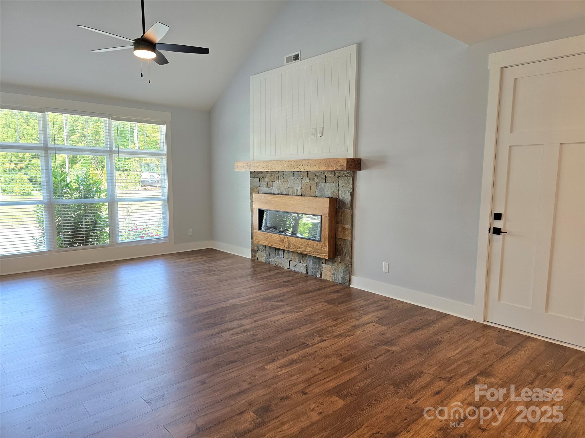 5 Heartleaf Circle Property Photo 4