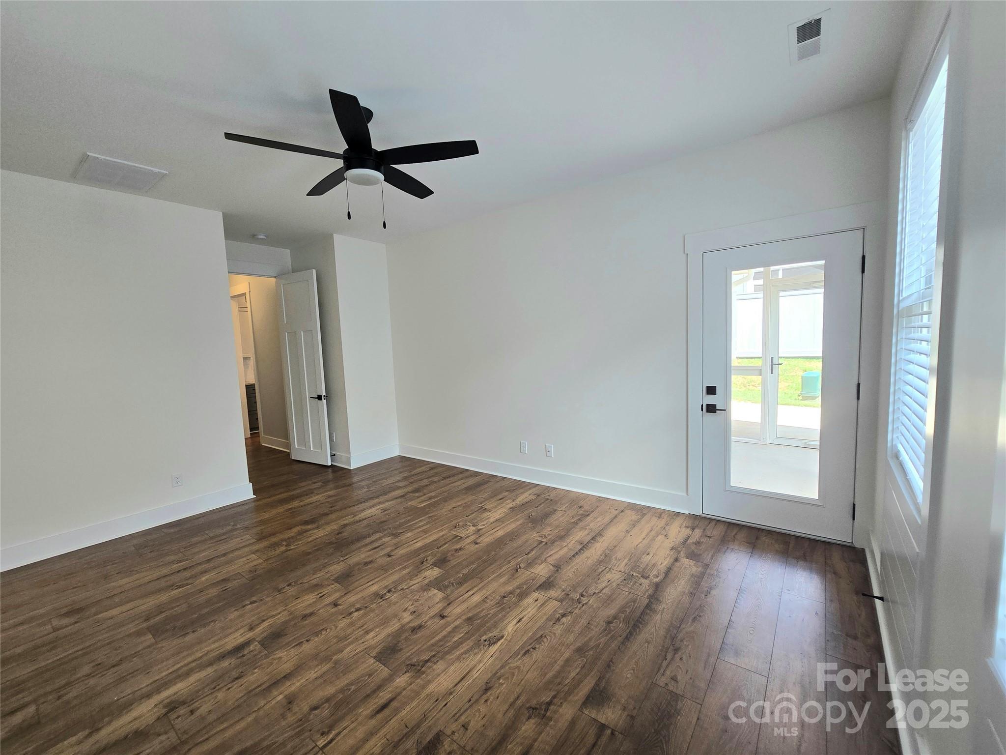 5 Heartleaf Circle Property Photo 5