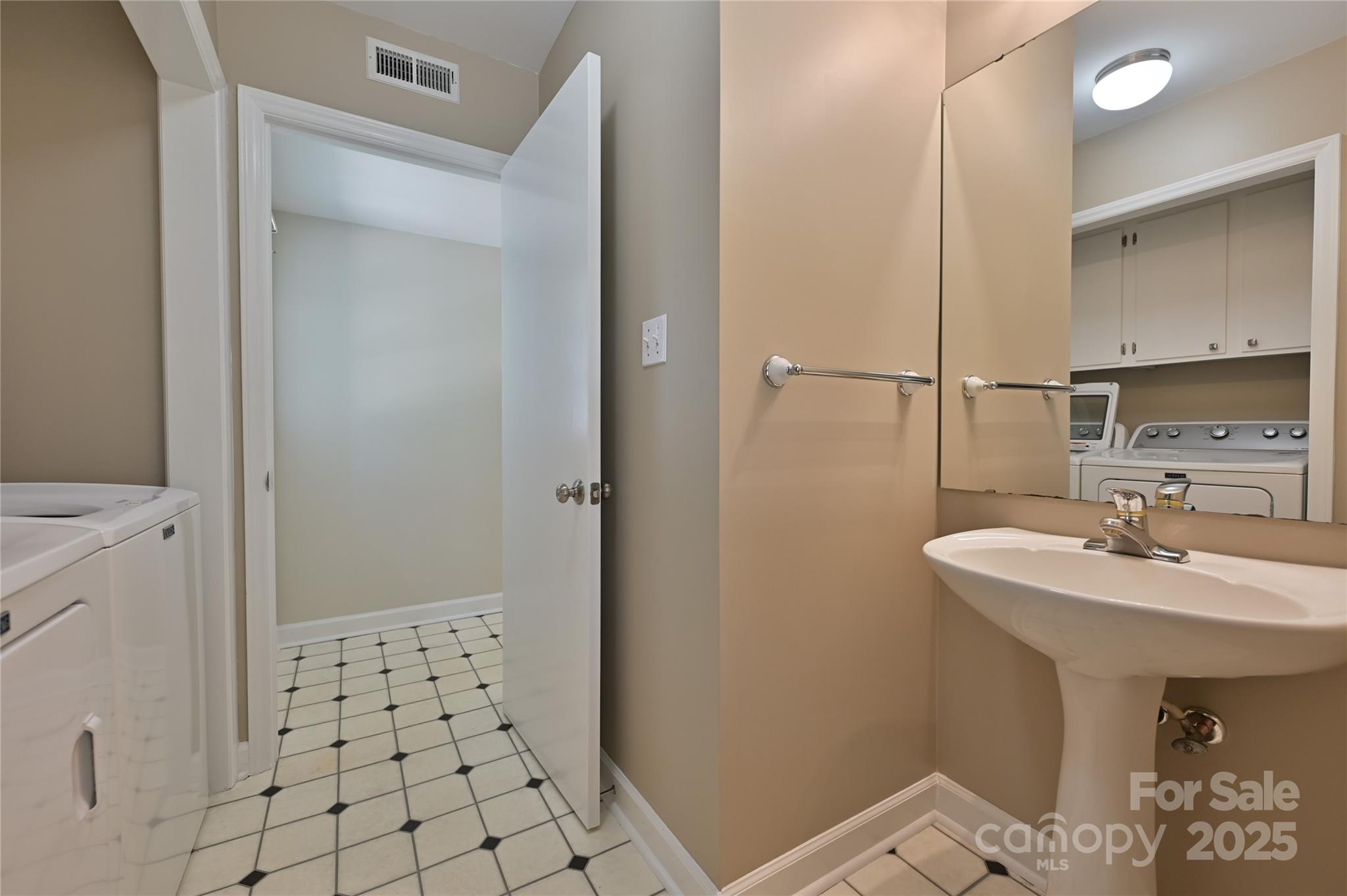 7001 Graburn Road Property Photo 26