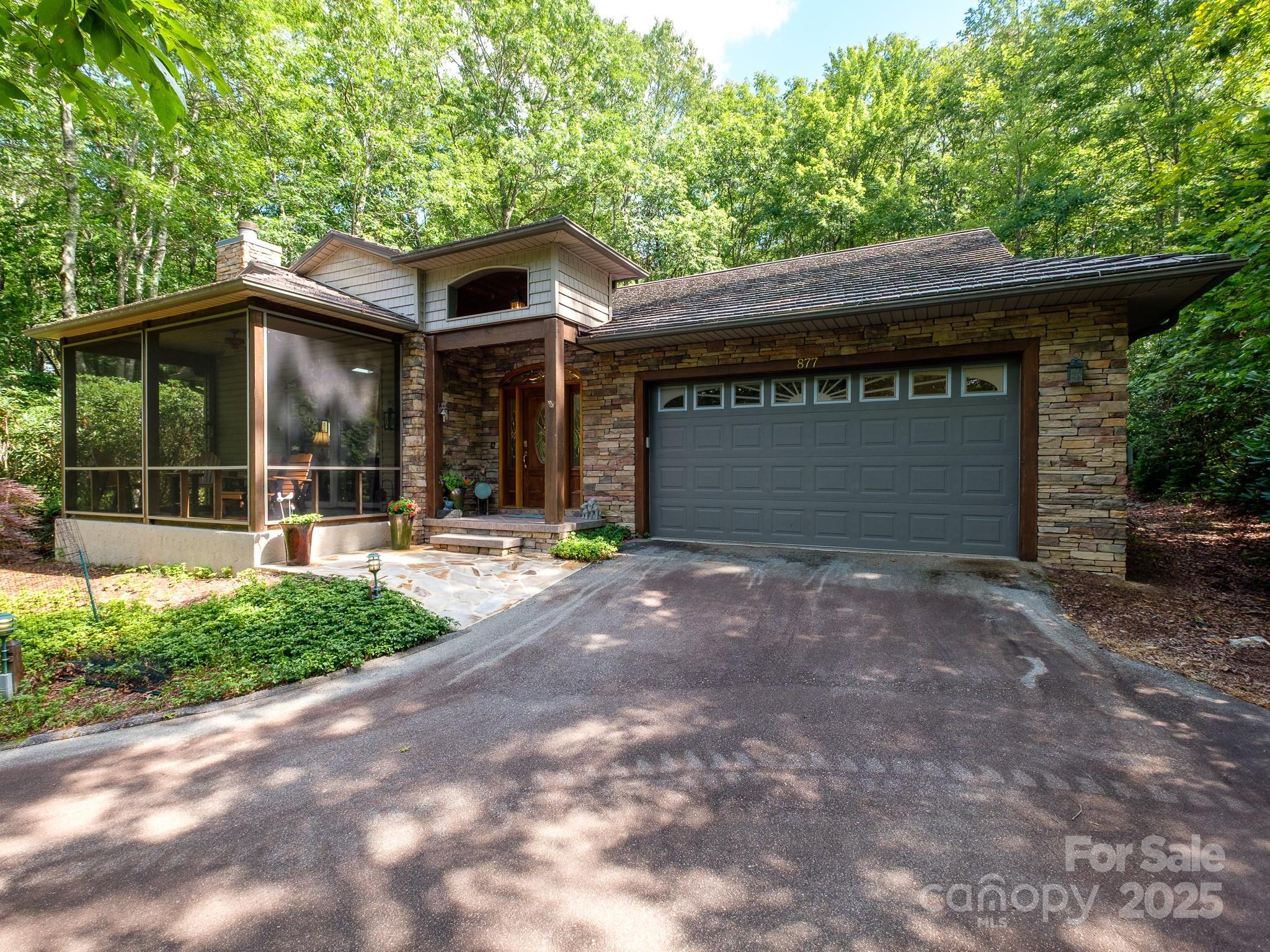 877 Soquili Drive Property Photo 1