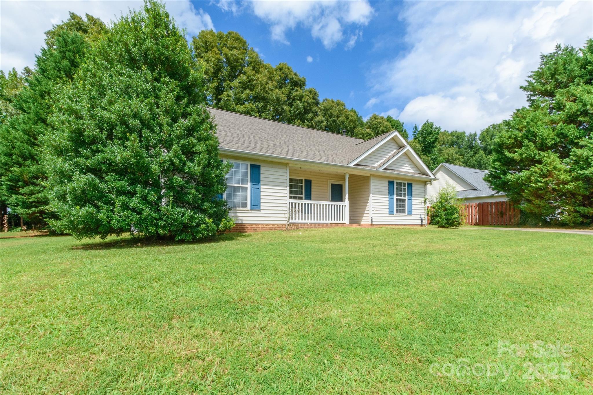 823 Prestwick Drive Property Photo 2