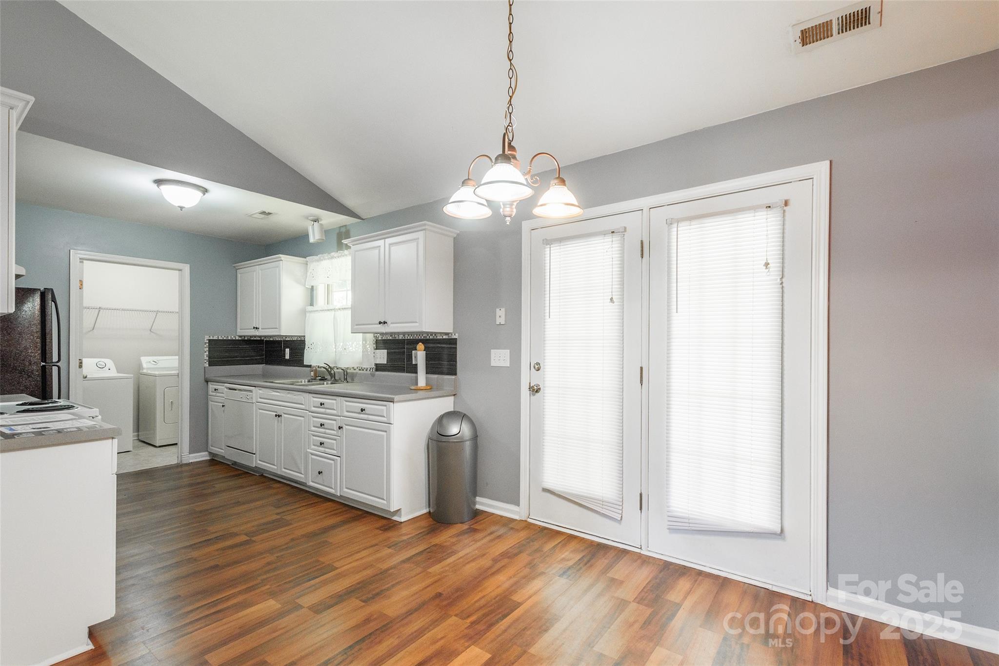 823 Prestwick Drive Property Photo 10