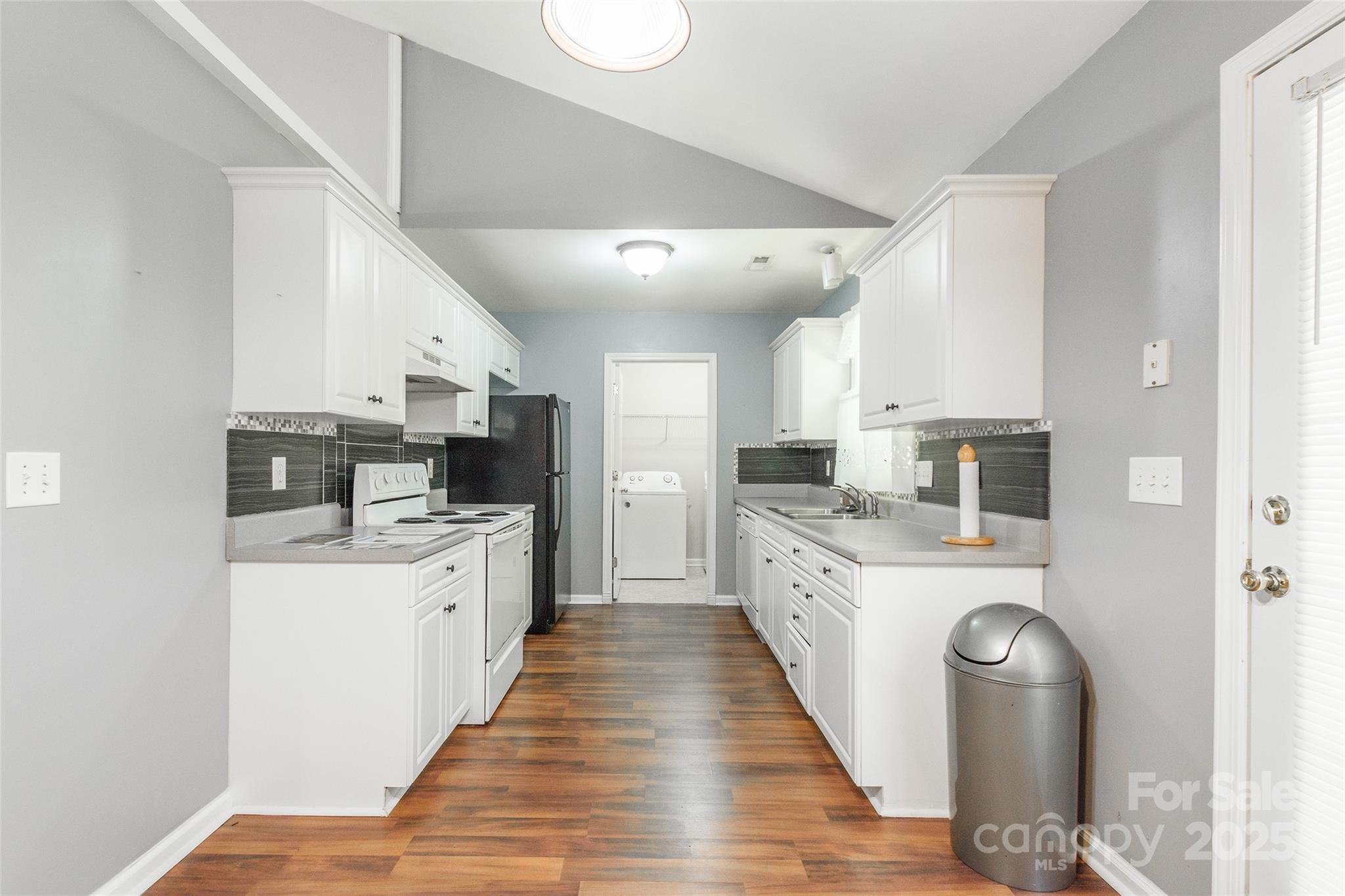 823 Prestwick Drive Property Photo 11