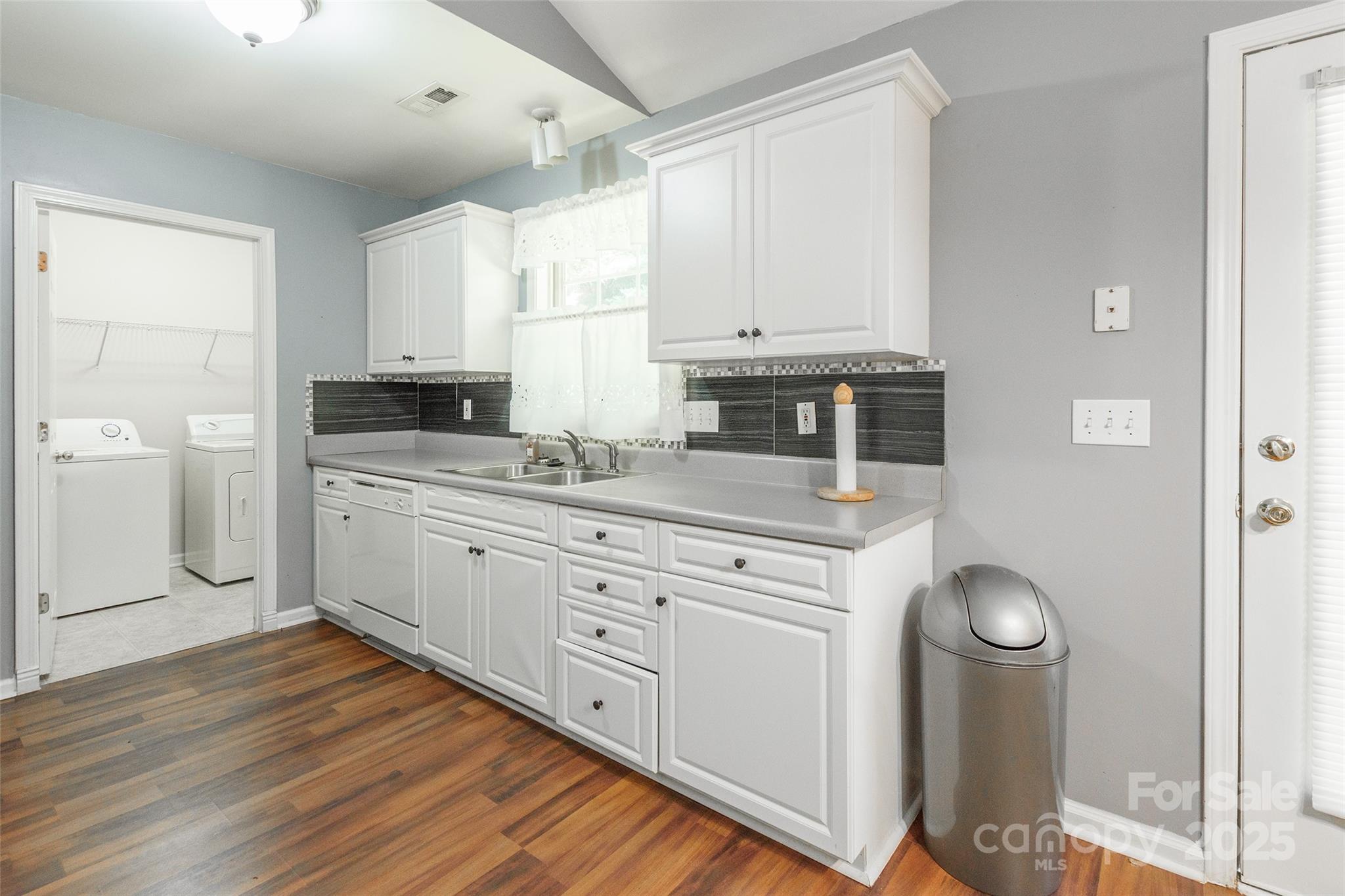 823 Prestwick Drive Property Photo 12